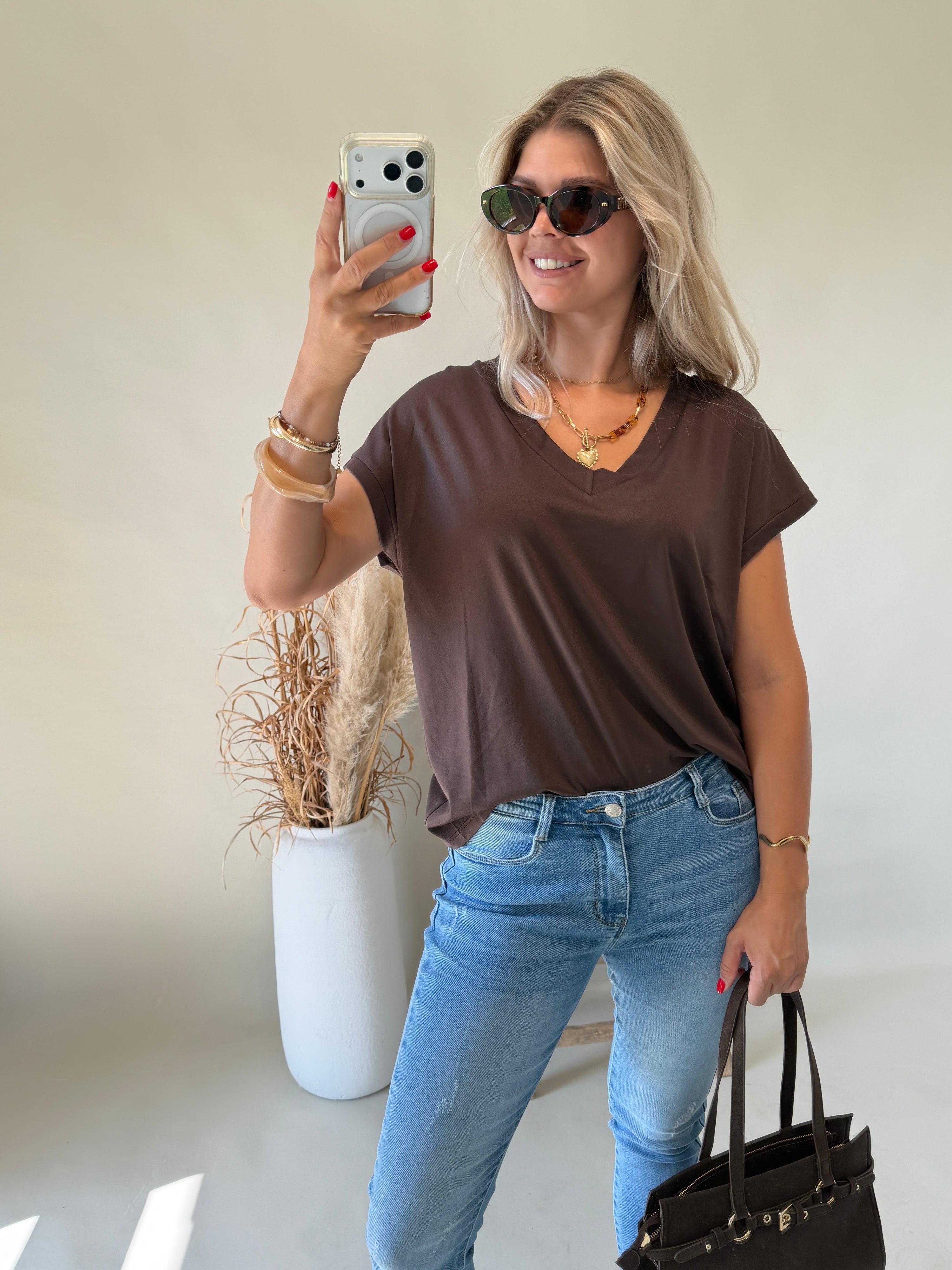 T - Shirt in Schokobraun mit V - Ausschnitt