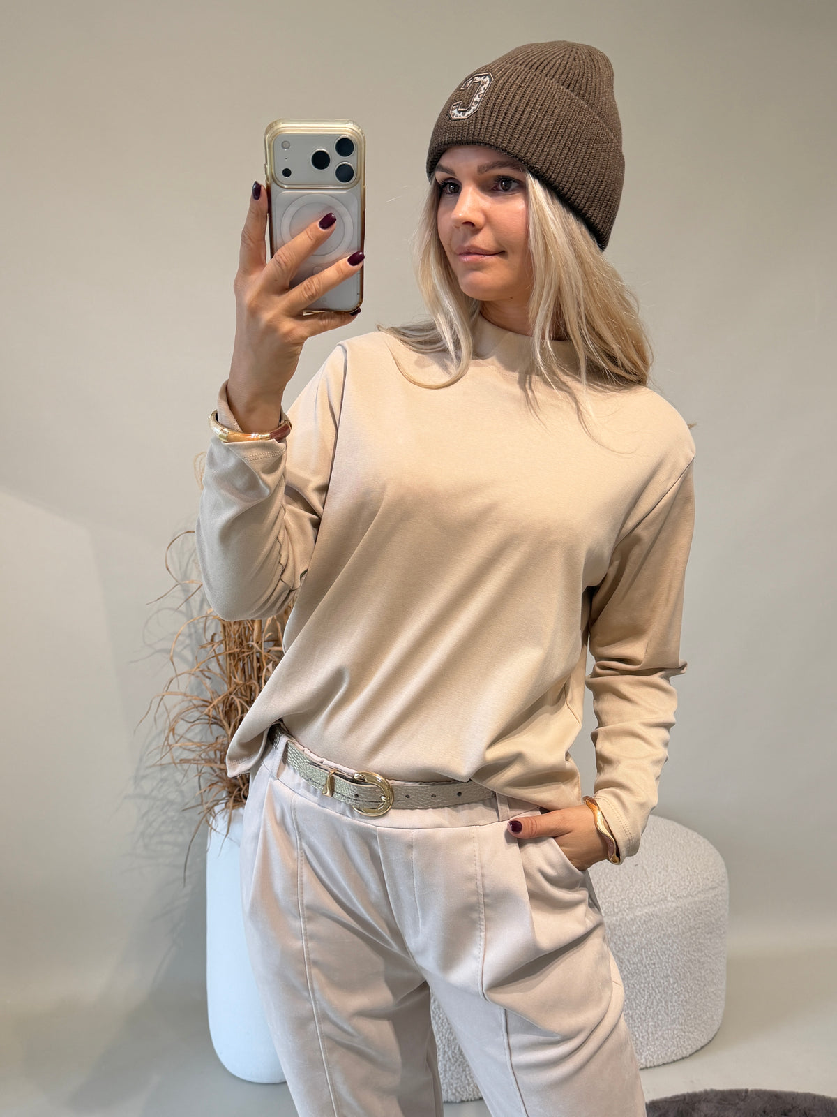 Shirt in Beige mit kleinen Stehkragen