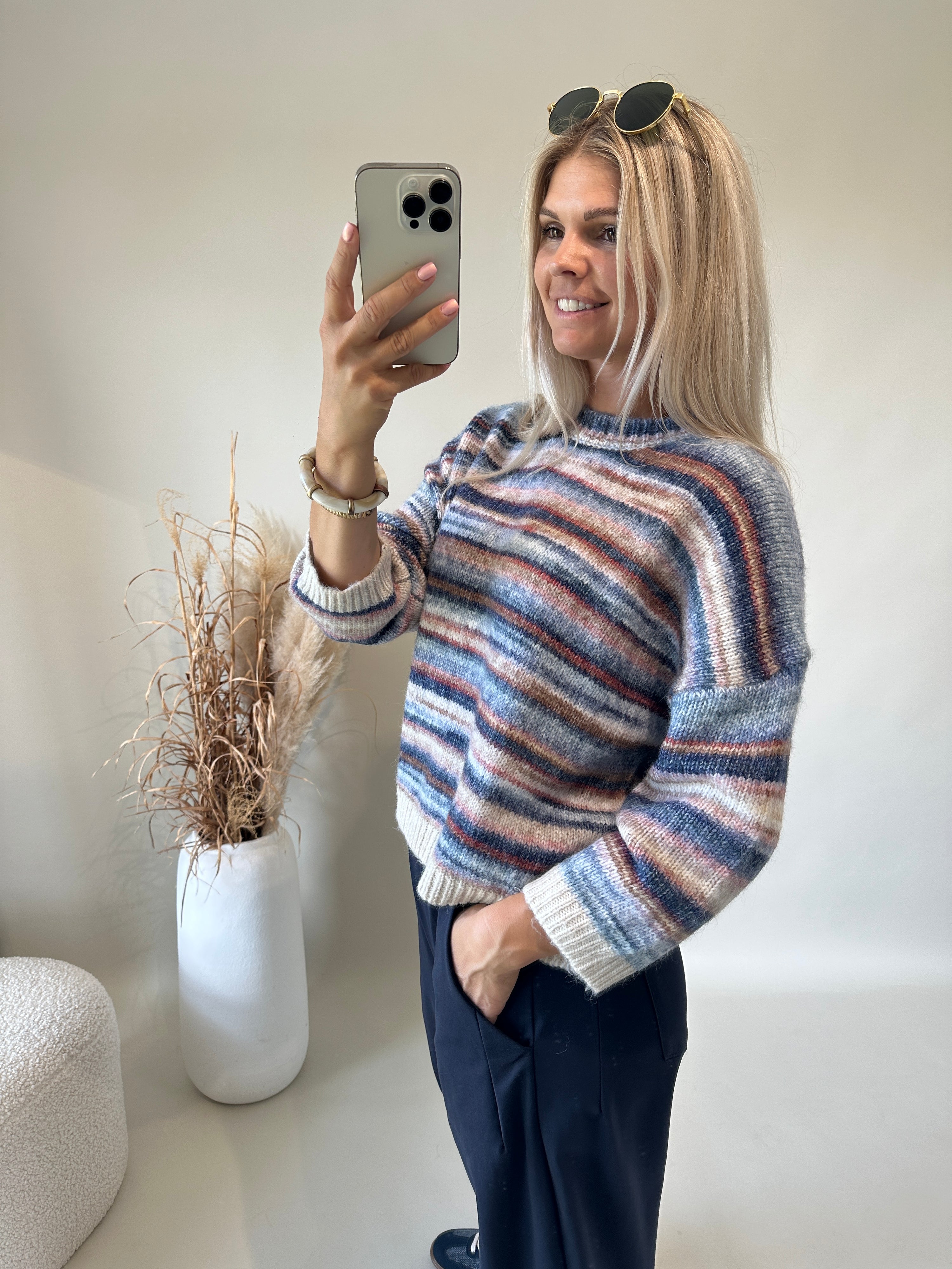Pullover in Blau bunt gestreift