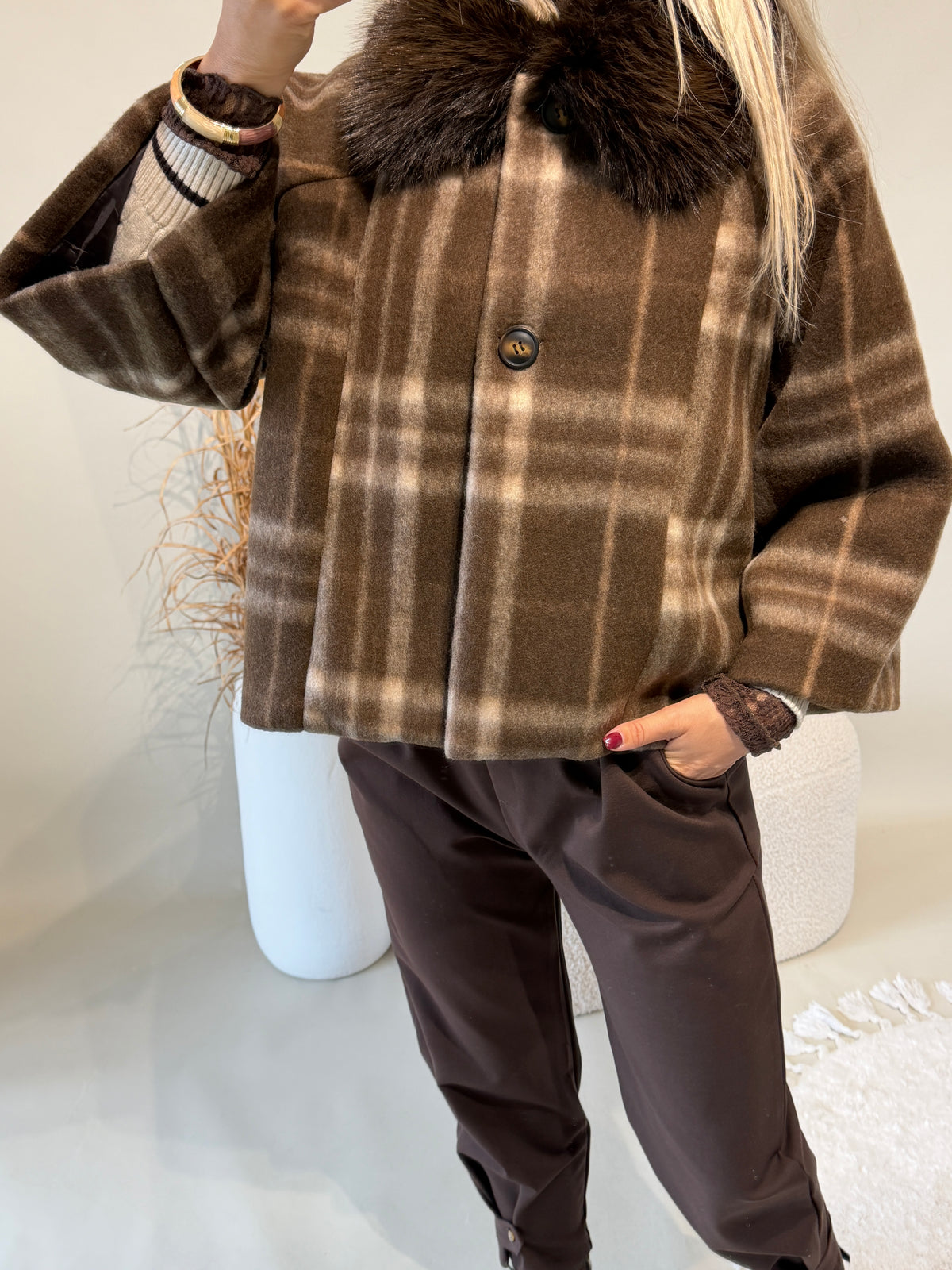 Jacke in Schokobraun / Wollweiß kariert mit Kunstfellkragen