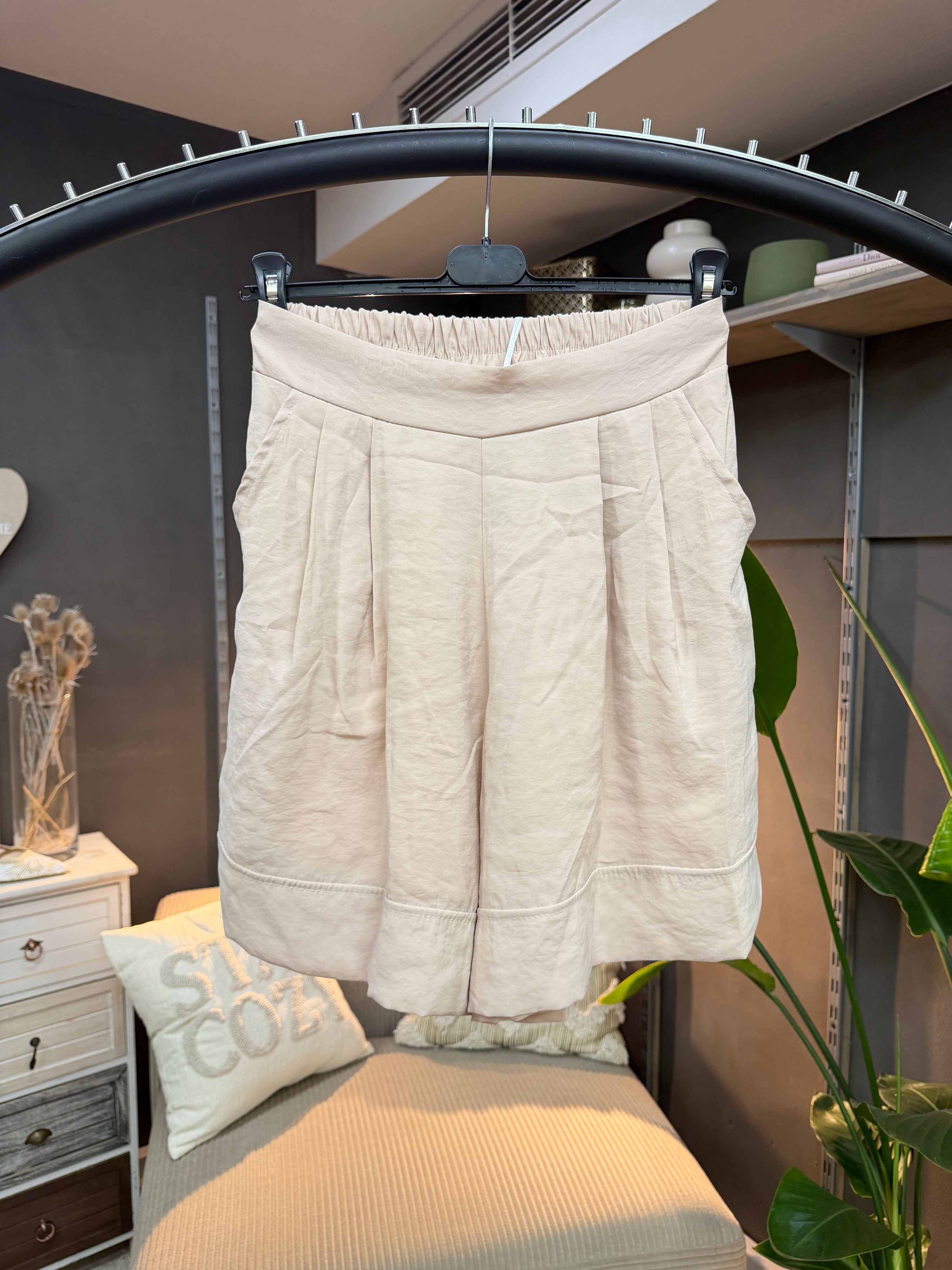 #13 Hose in Beige kurz