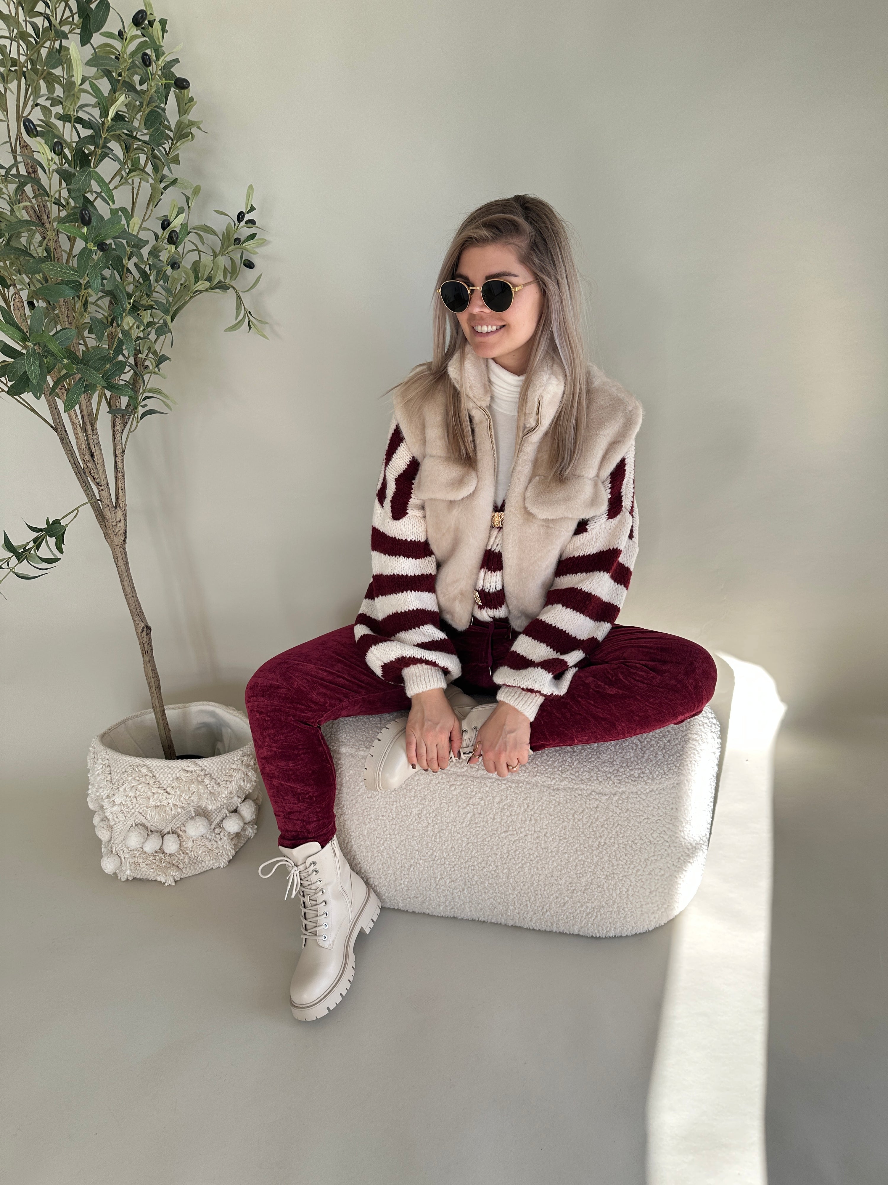 Hose in Bordeaux  Samt-Optik