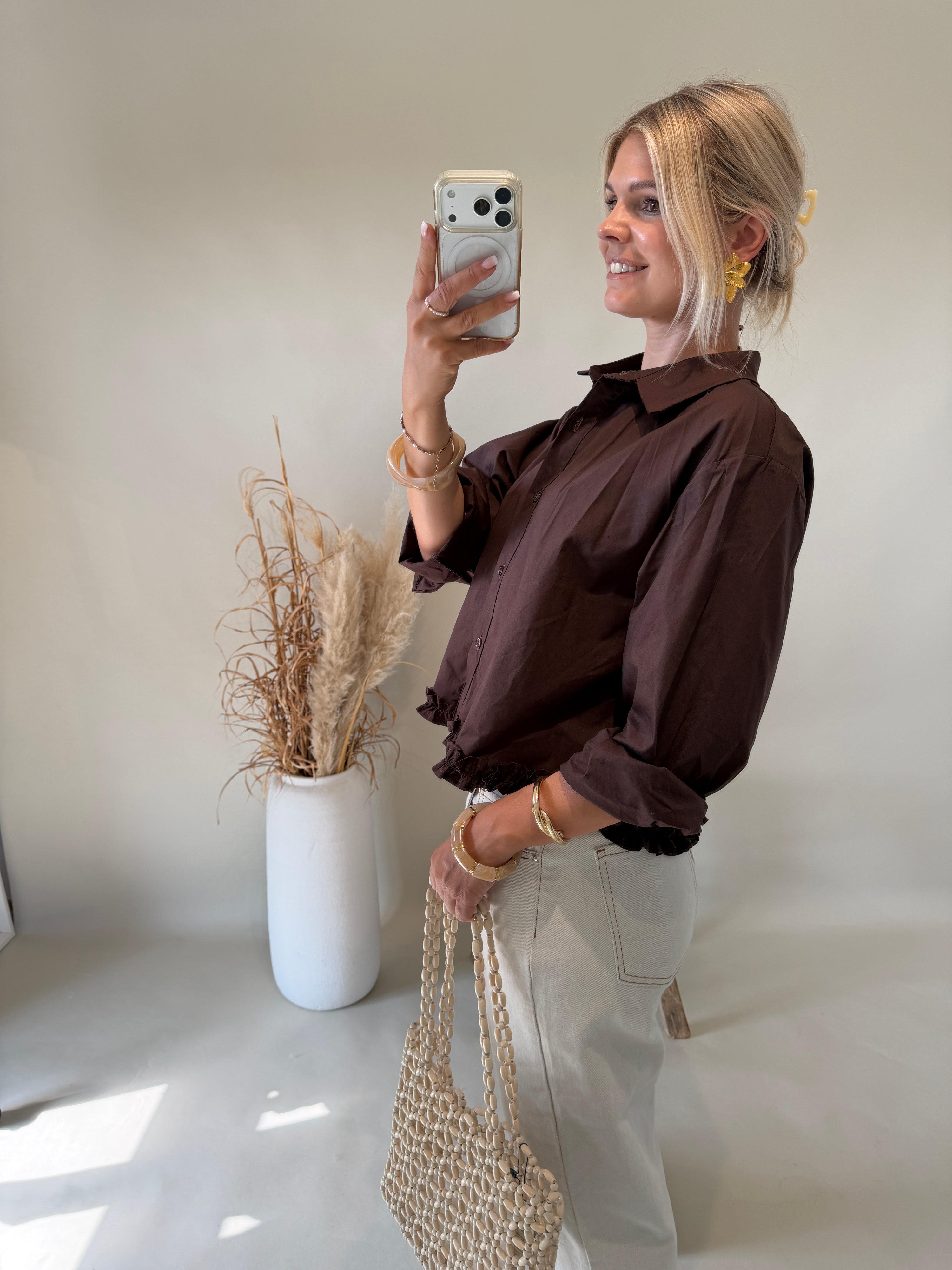 Bluse in Schokobraun mit Rüschen unten