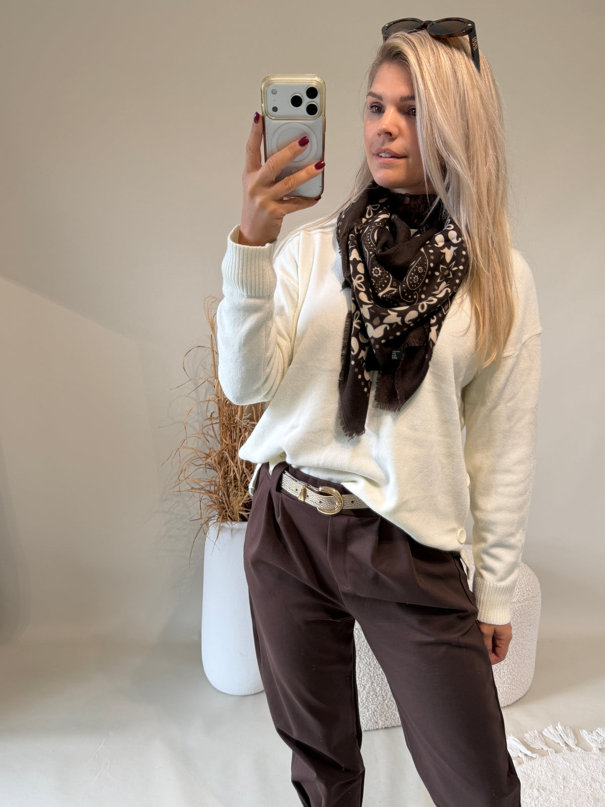 Schal in Schokobraun mit Wollweißen Muster
