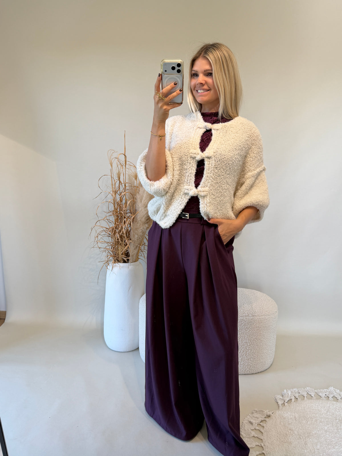 Hose in Burgundy mit weiten Bein und Gürtel