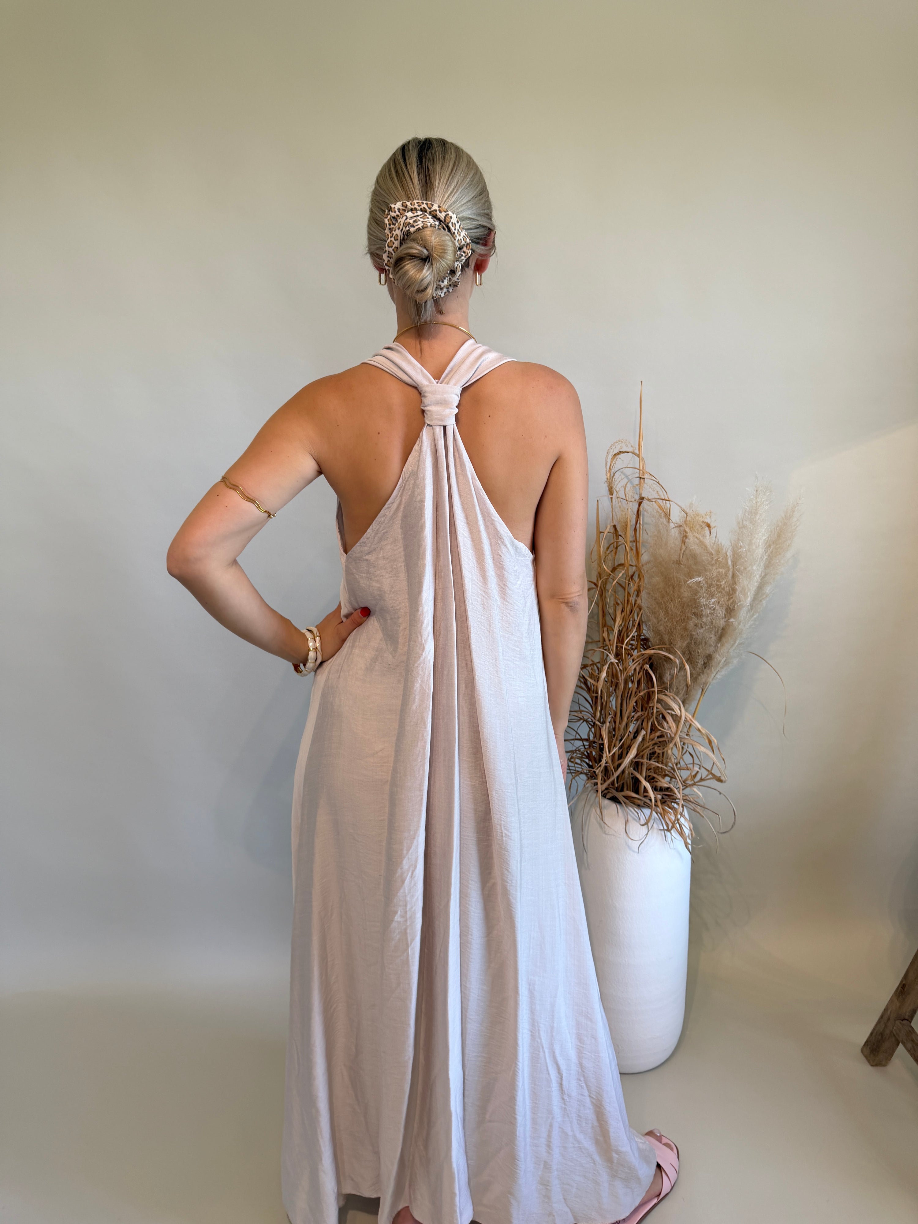 Kleid in Beige mit Spangen