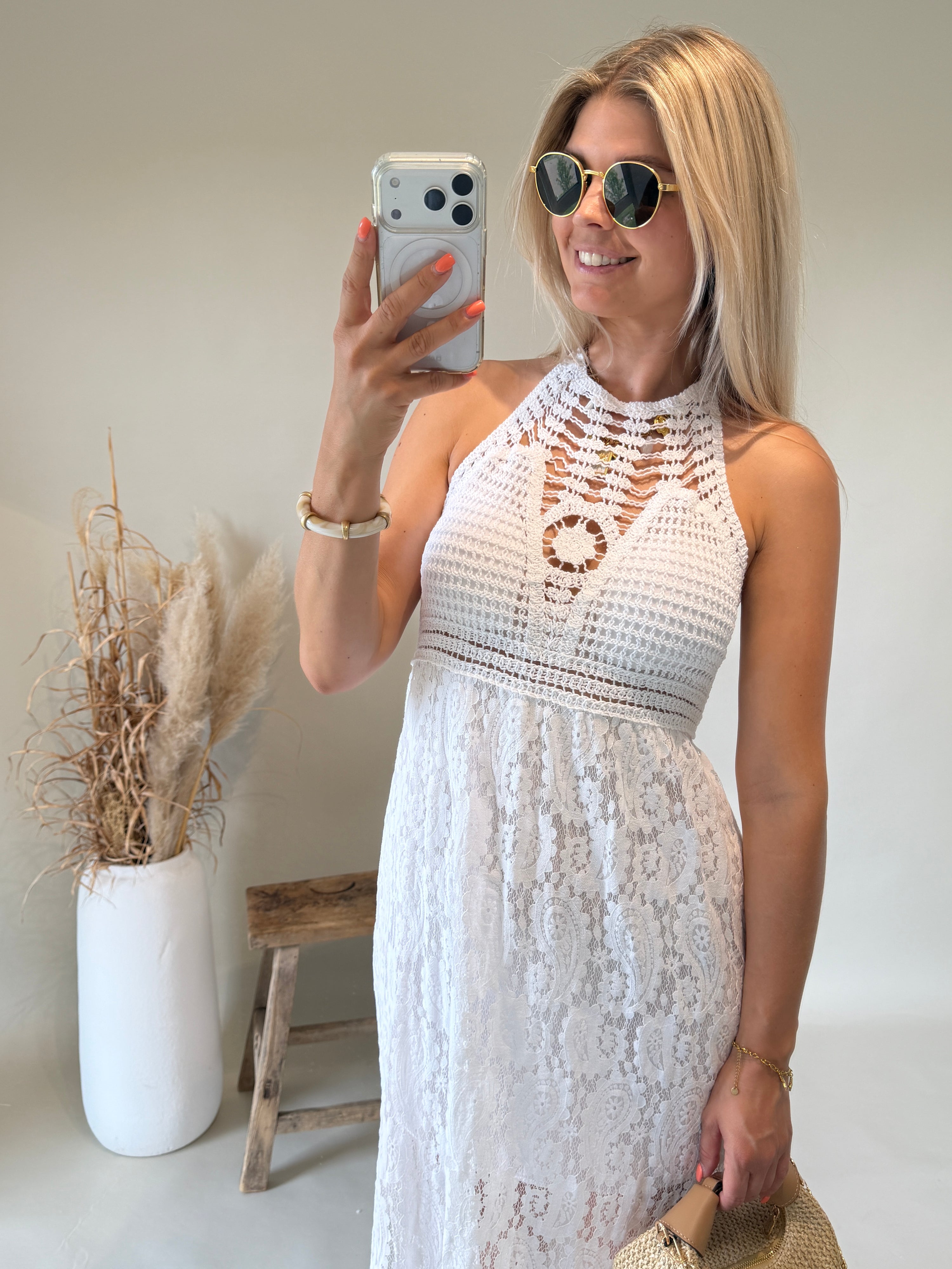 Kleid in Weiß mit Häckelteil und Spitze