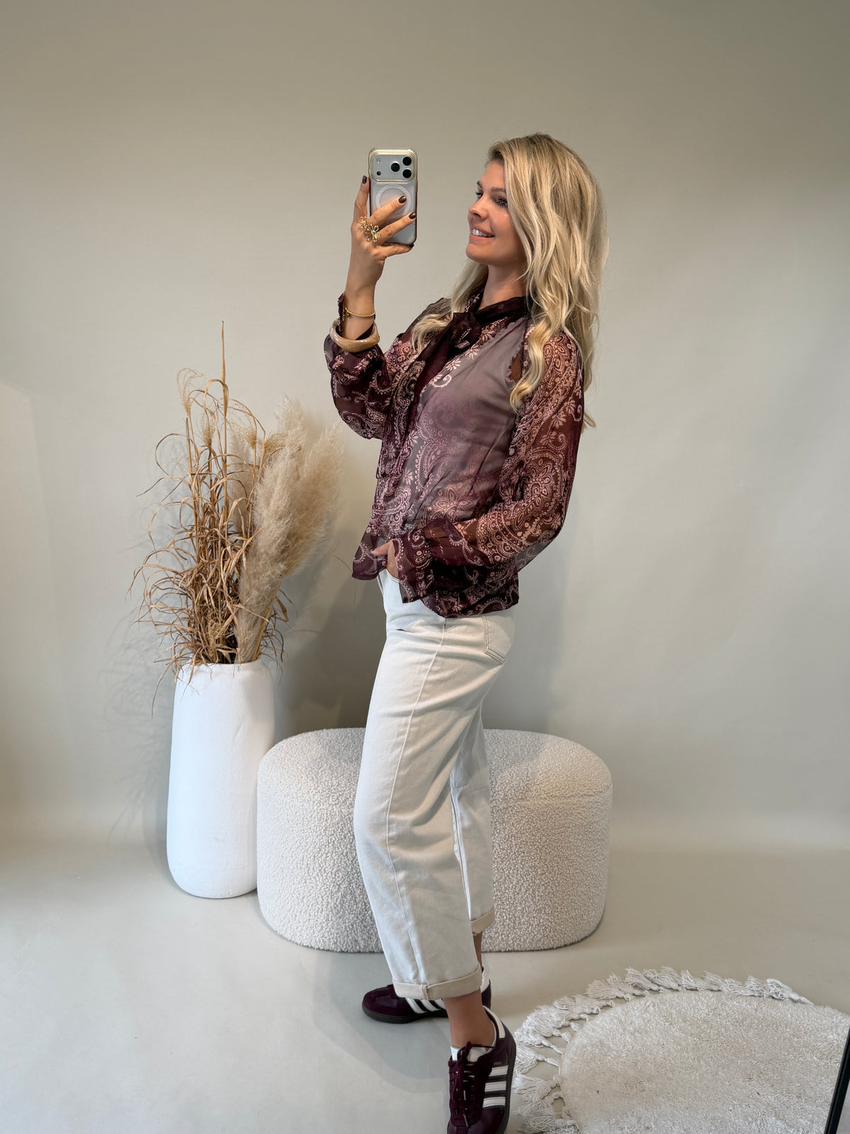 Bluse in Burgundy mit Muster in Beige