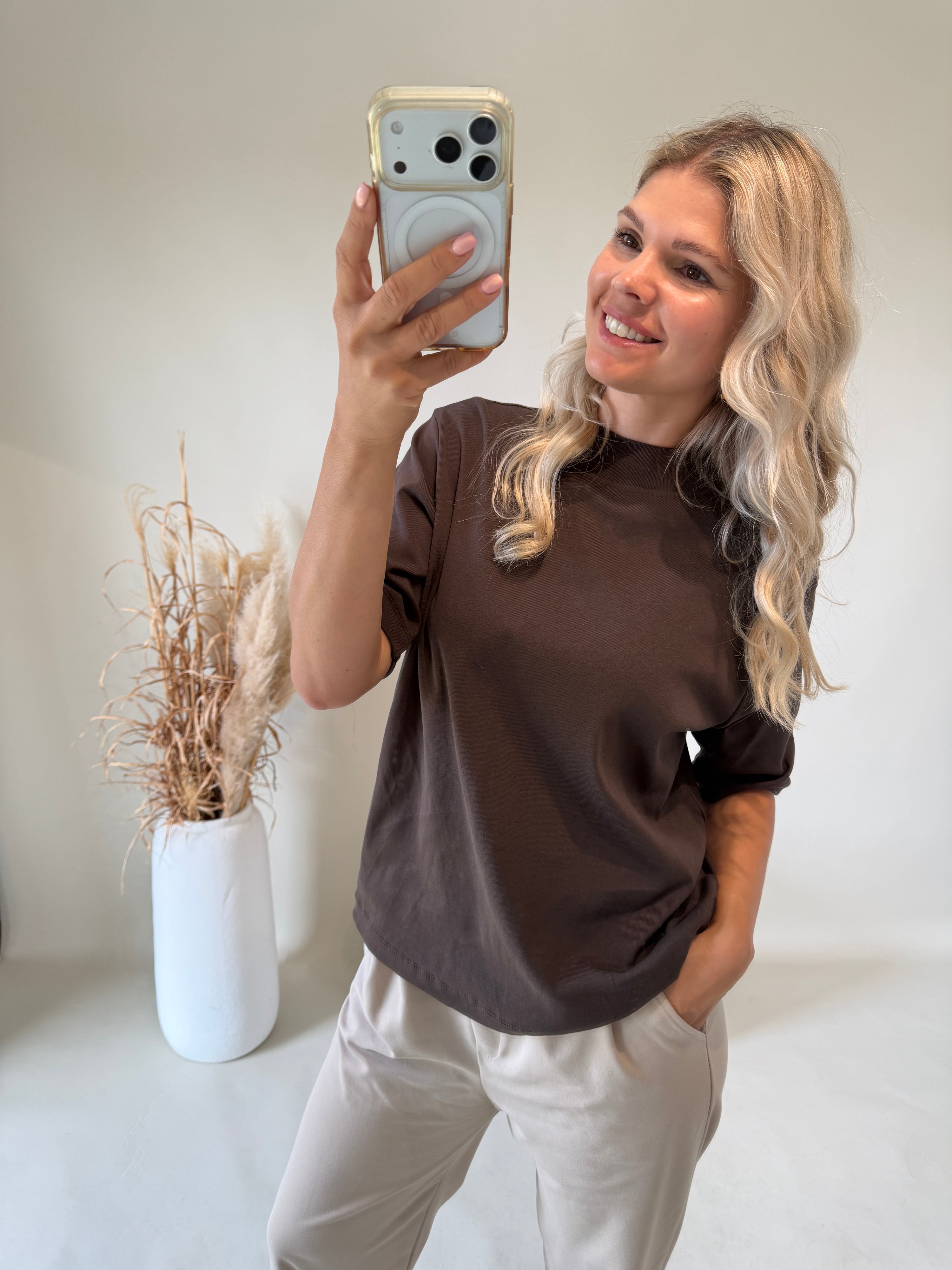 T - Shirt in Schokobraun mit Stehkragen