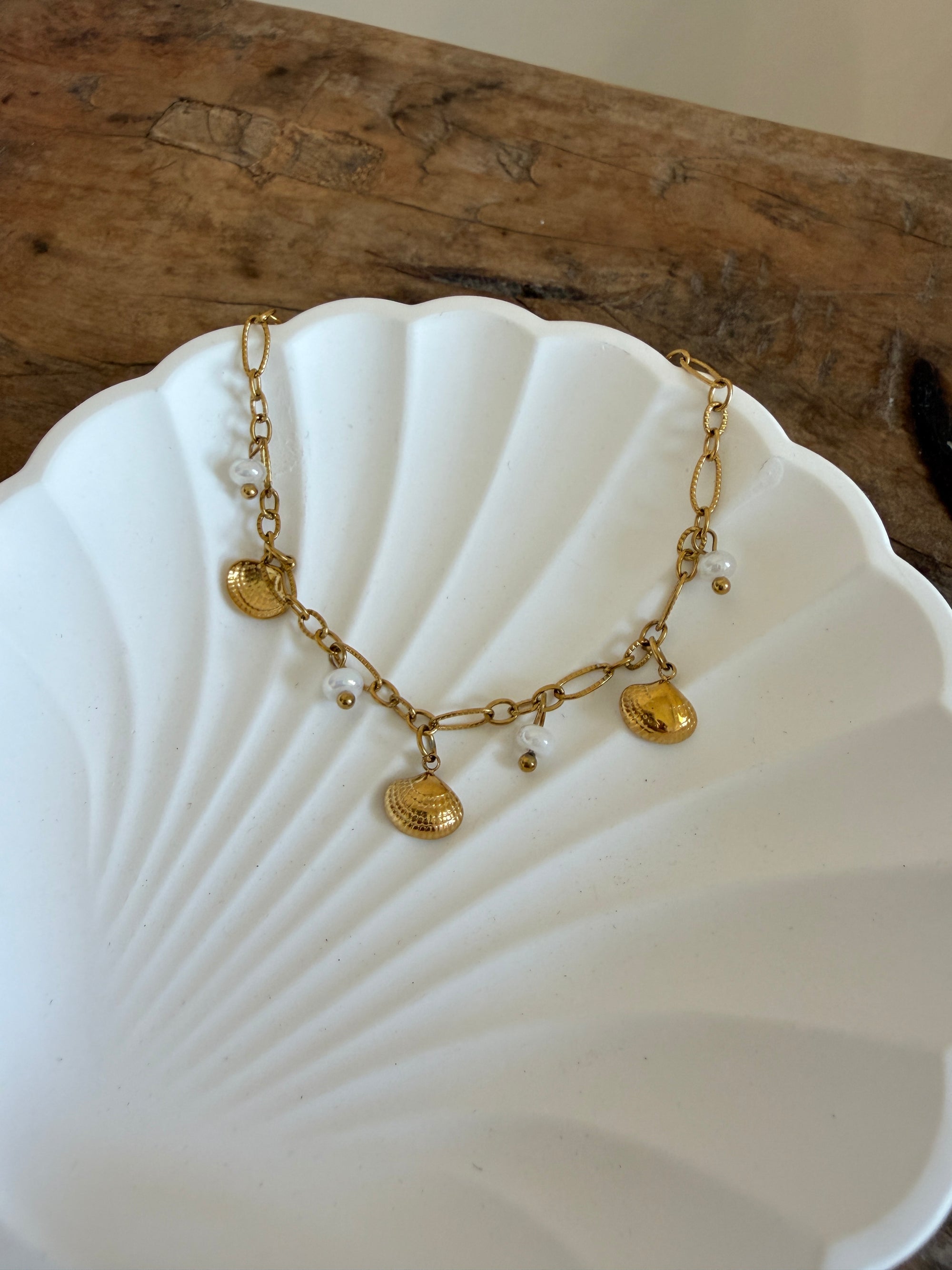 Armkette in Gold mit Anhängern