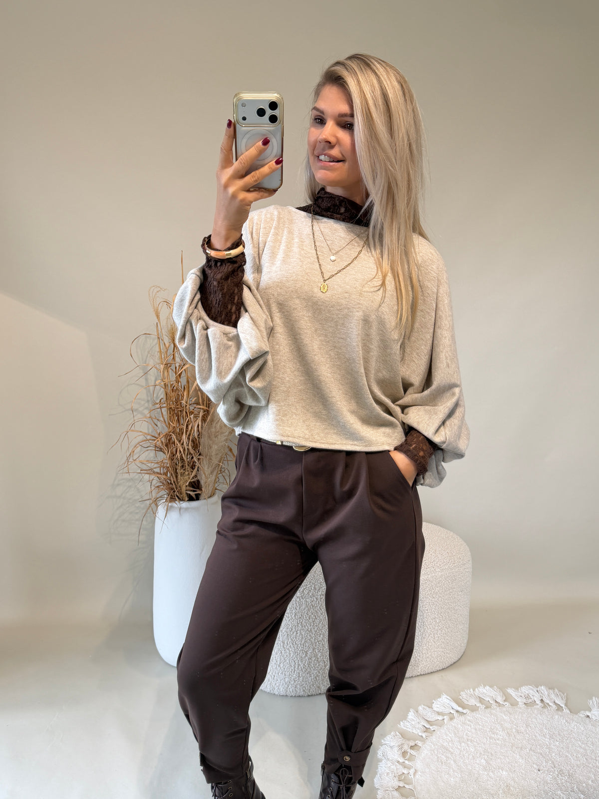 Pullover in Sand  mit  weitem Arm
