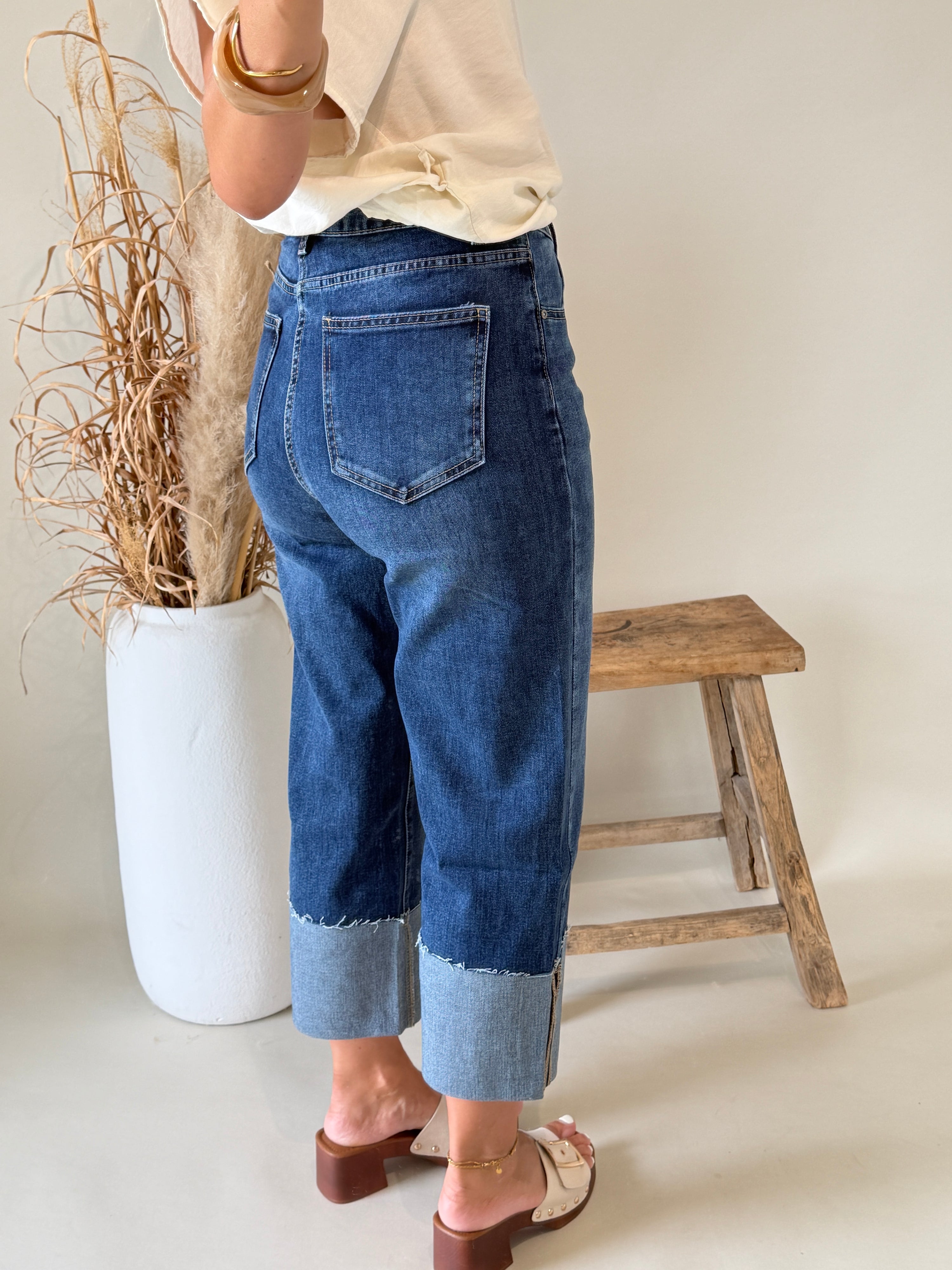 Jeans in Blau mit Überschlag am Bein