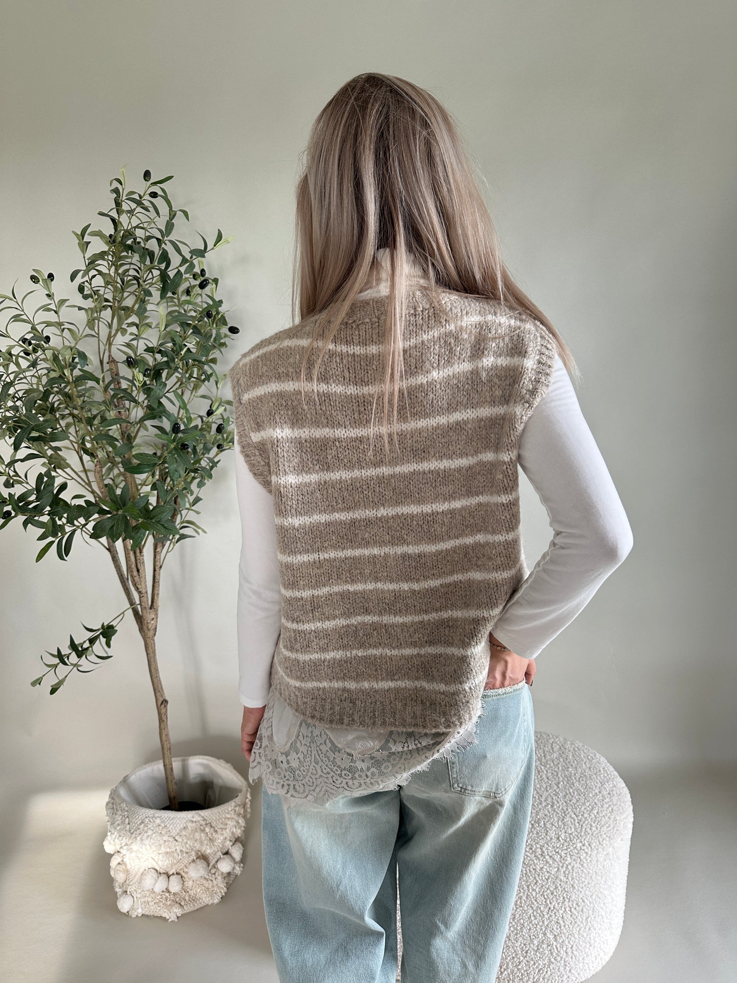 strickjacke mit streifen in beige/ wollweiß (ärmellos)
