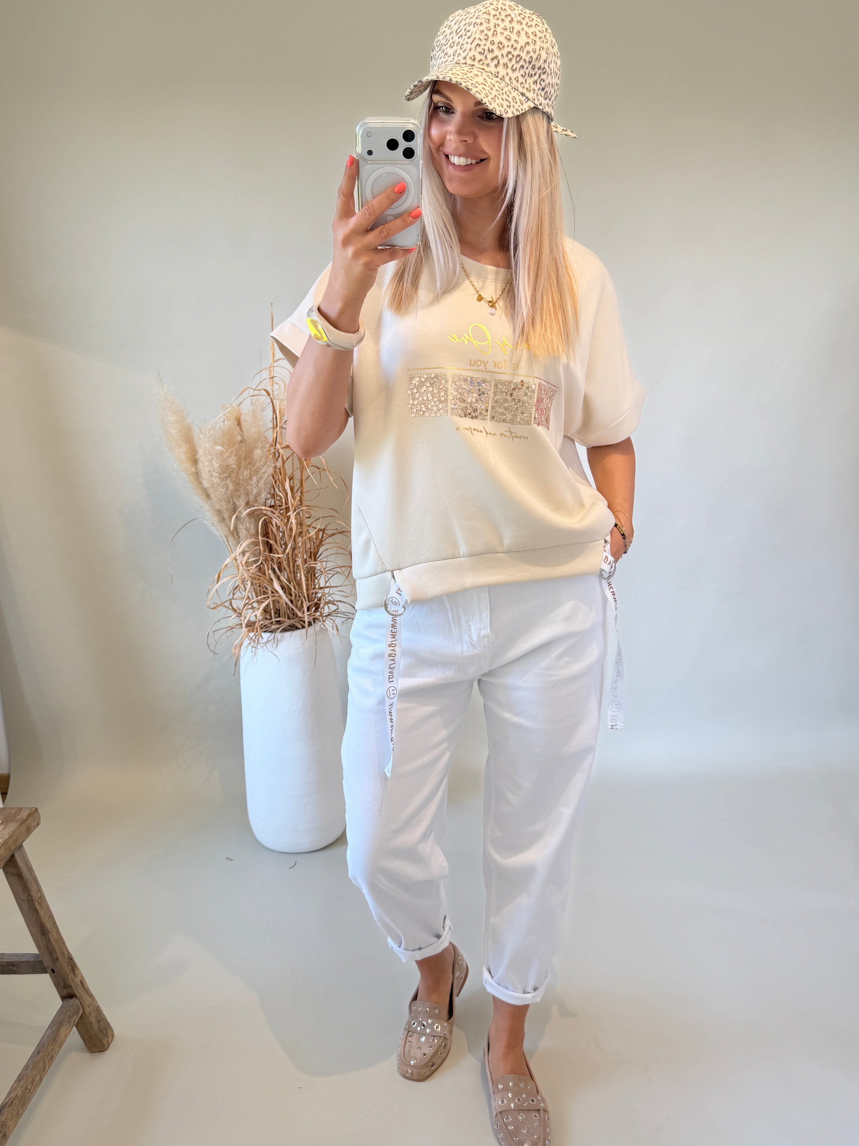 T - Shirt in Beige mit Aufdruck in Gold