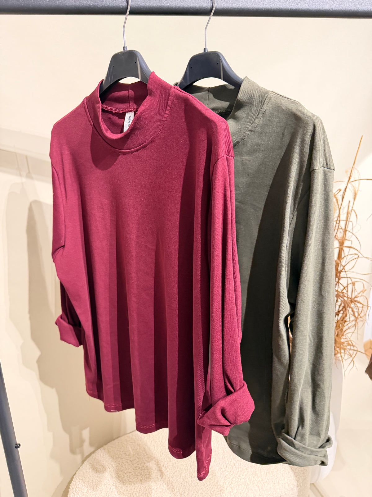 Shirt in Olivgrün und Burgundy mit kleinen Stehkragen