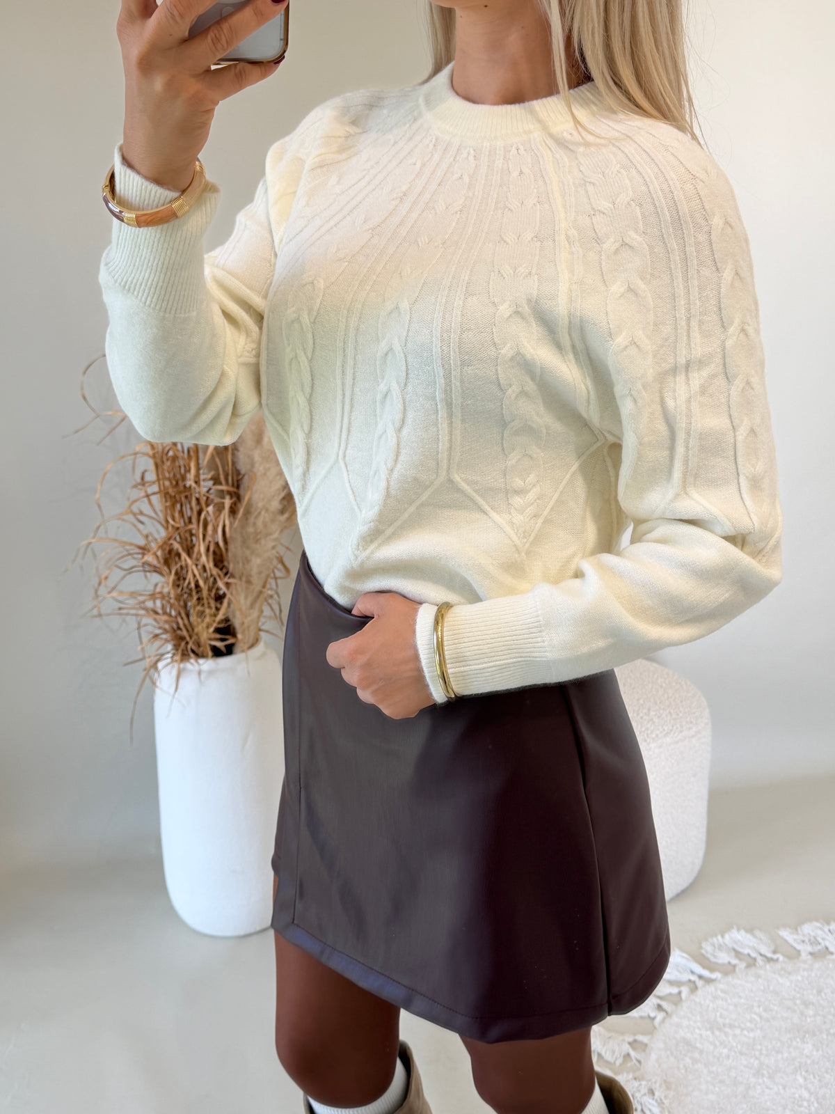 Pullover in Wollweiß mit Muster