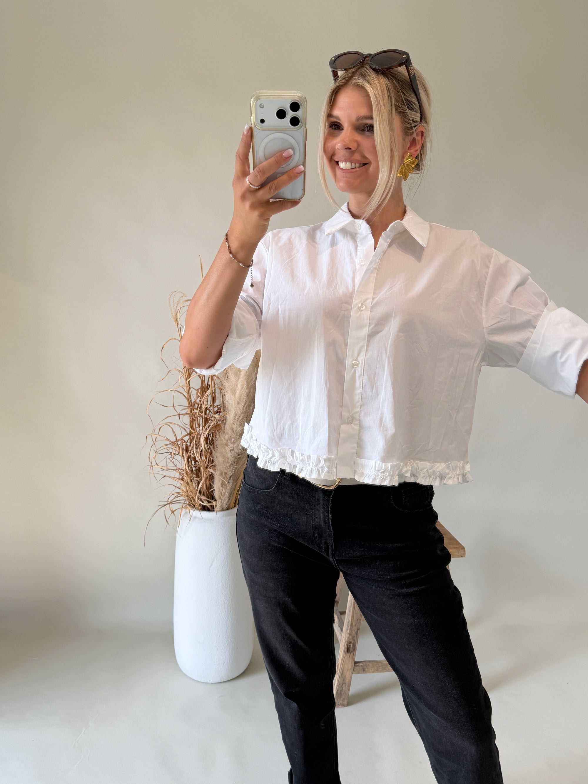 Bluse in Weiß mit Rüschen unten