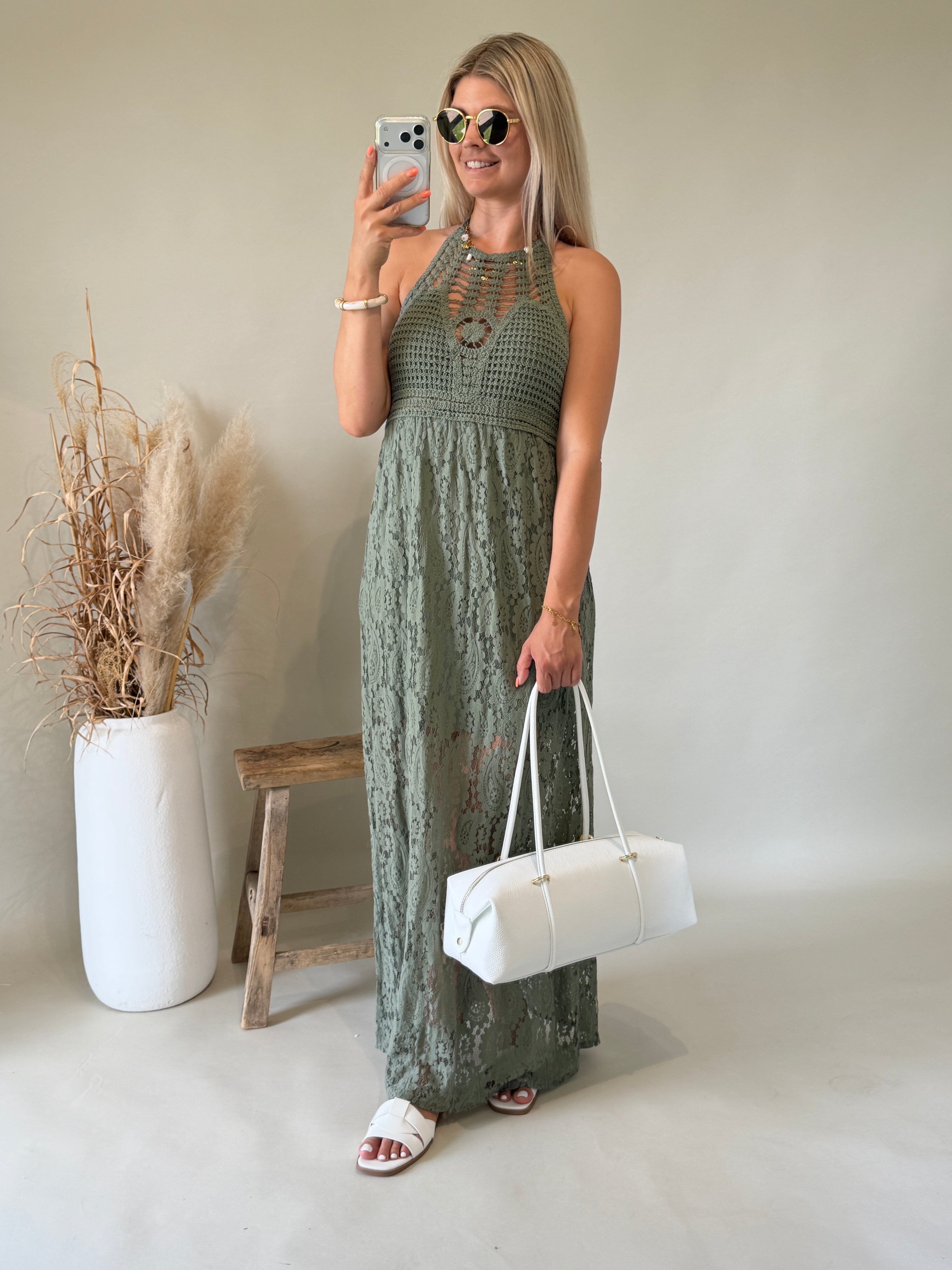 Kleid in Olivgrün mit  Häckelteil und Spitze