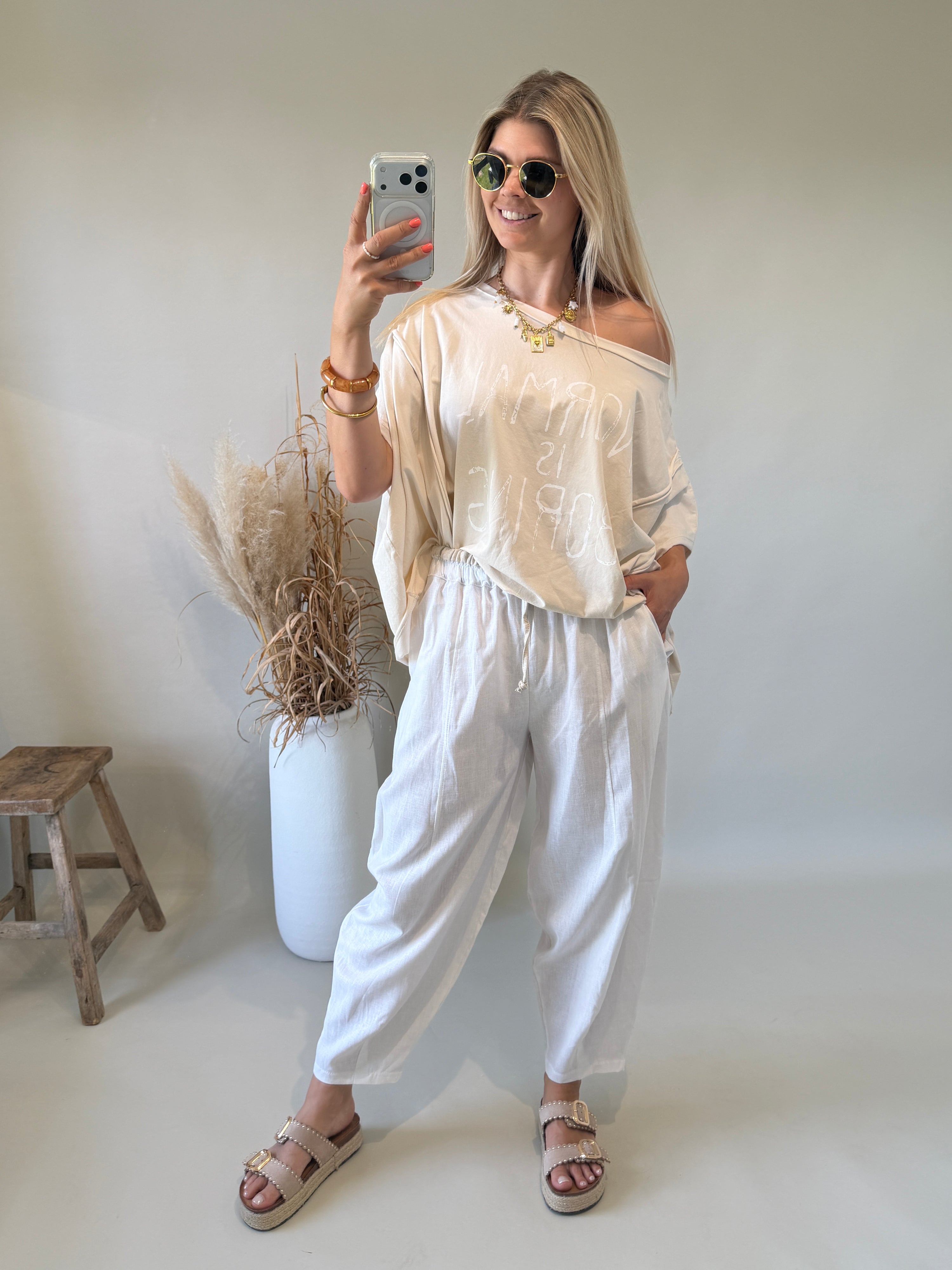 T - Shirt in Beige mit Weißen Aufdruck