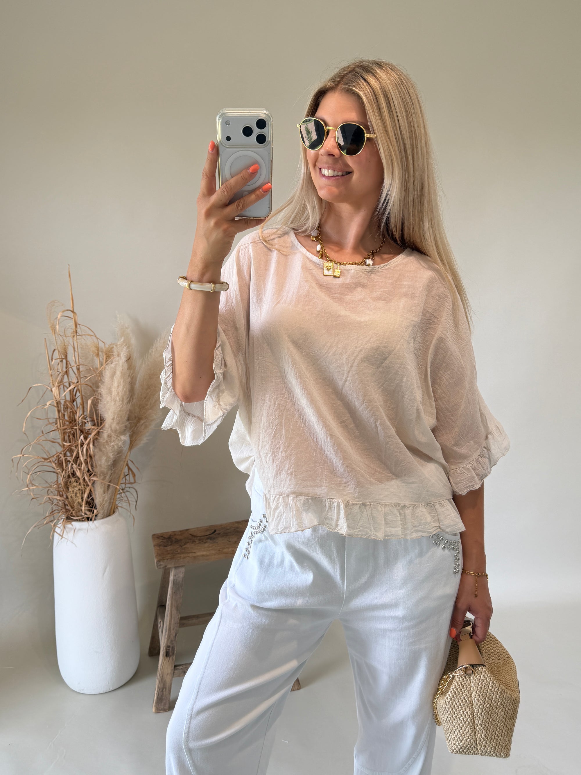 Bluse in Beige mit Rüschen am Arm