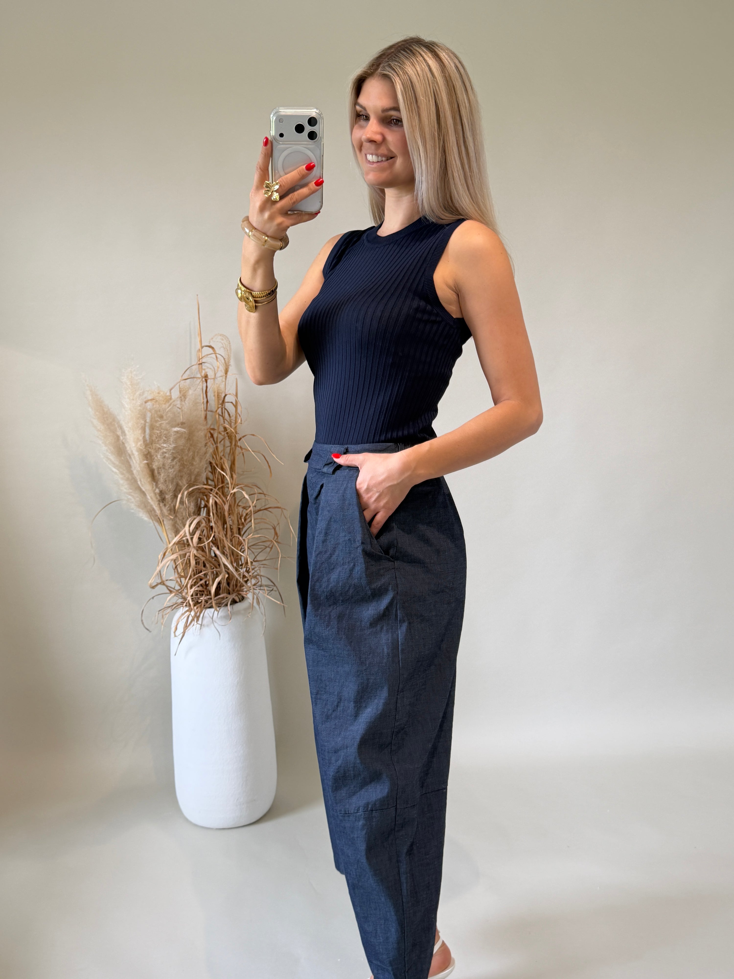 Top in Dunkelblau leichter Strick