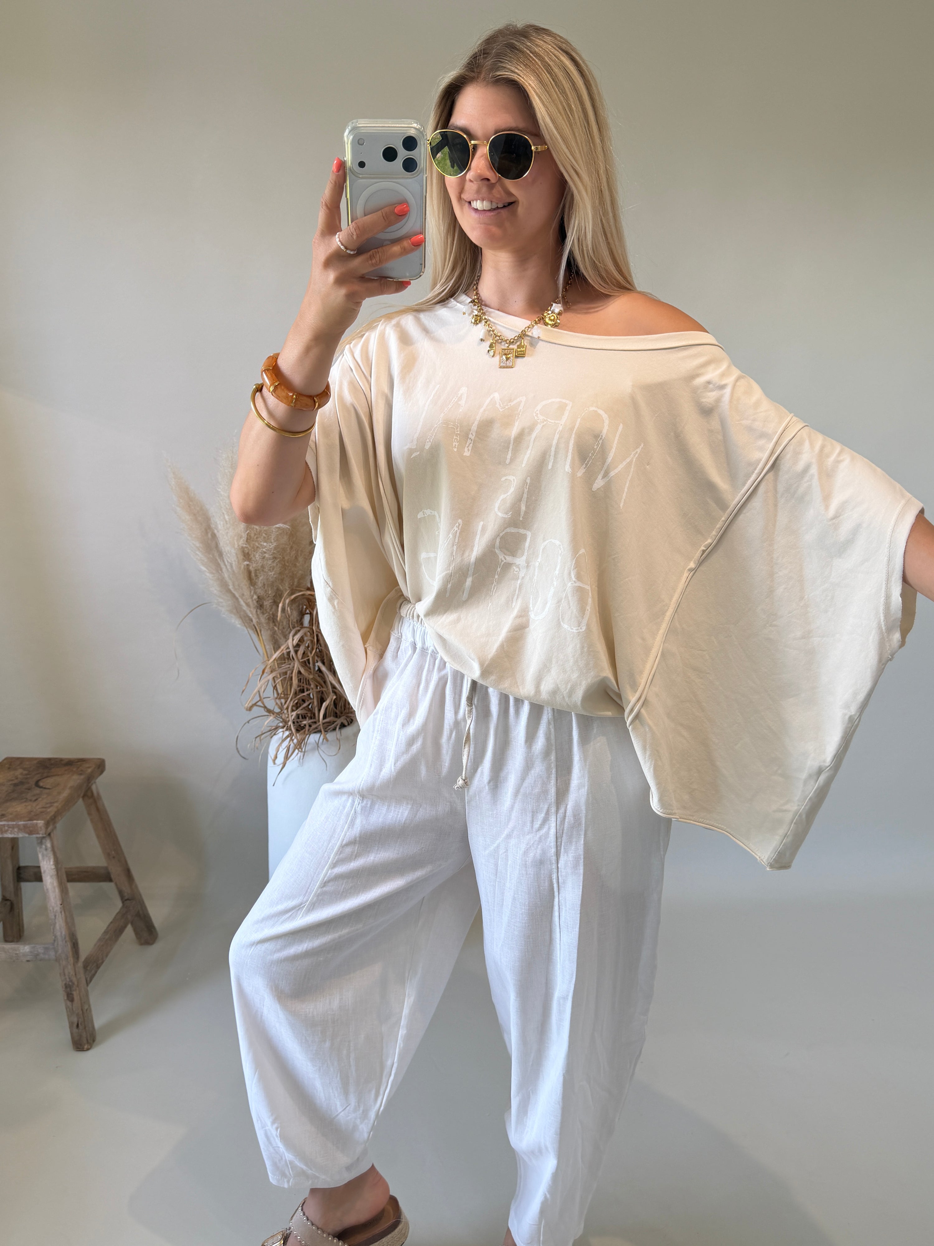 T - Shirt in Beige mit Weißen Aufdruck
