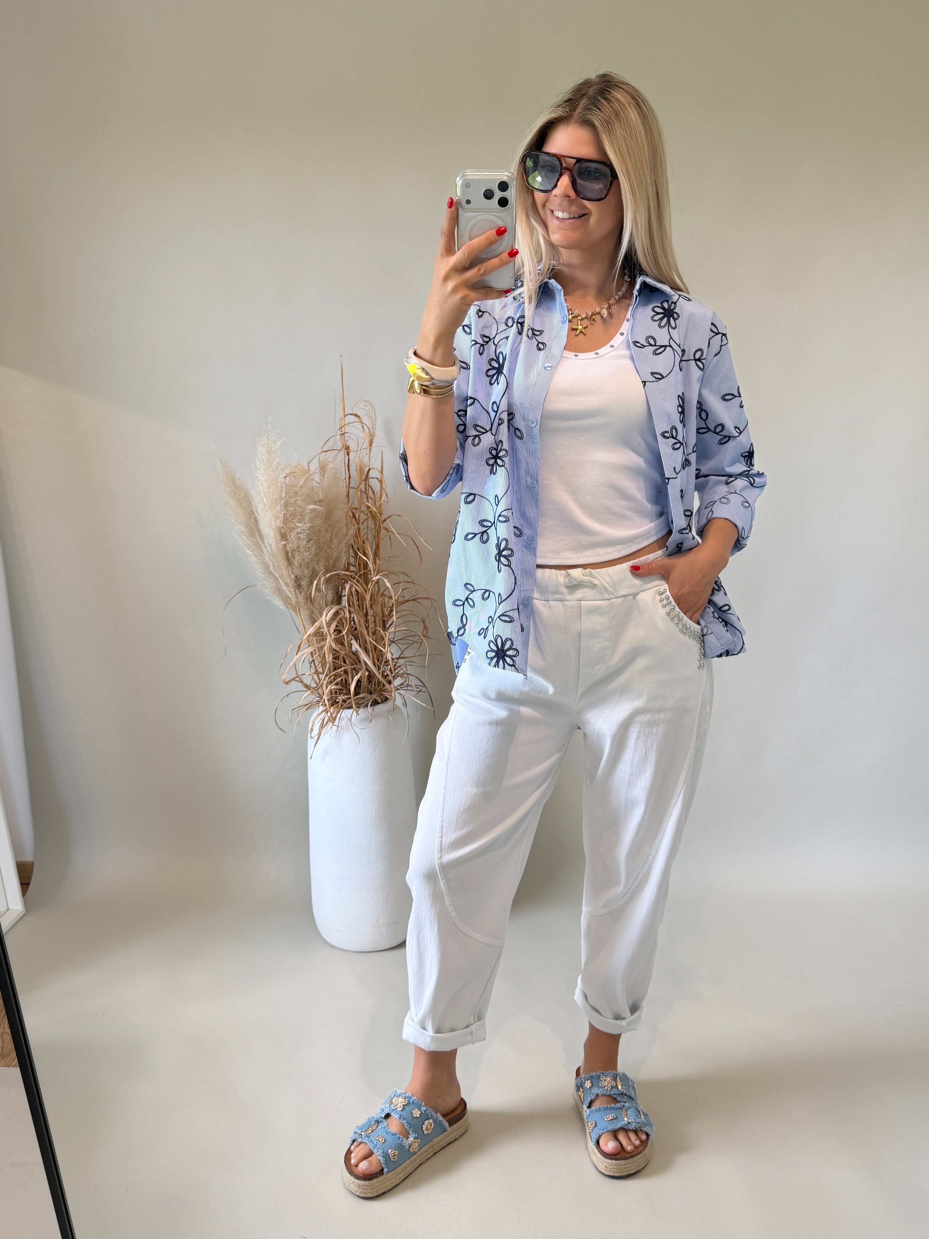 Bluse in Blau / Weiß gestreift mit Dunkelblauen Blumen