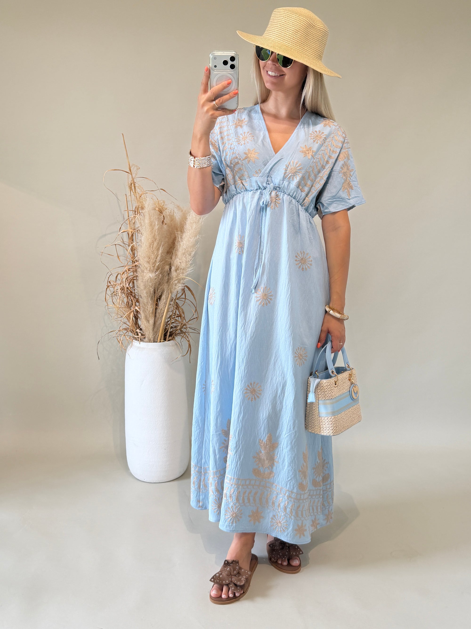 Kleid in Hellblau mit Bohospitze in Zimt ( Kurzarm )