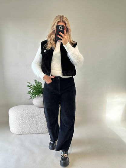 Pullover in Wollweiß mit Muster am Arm