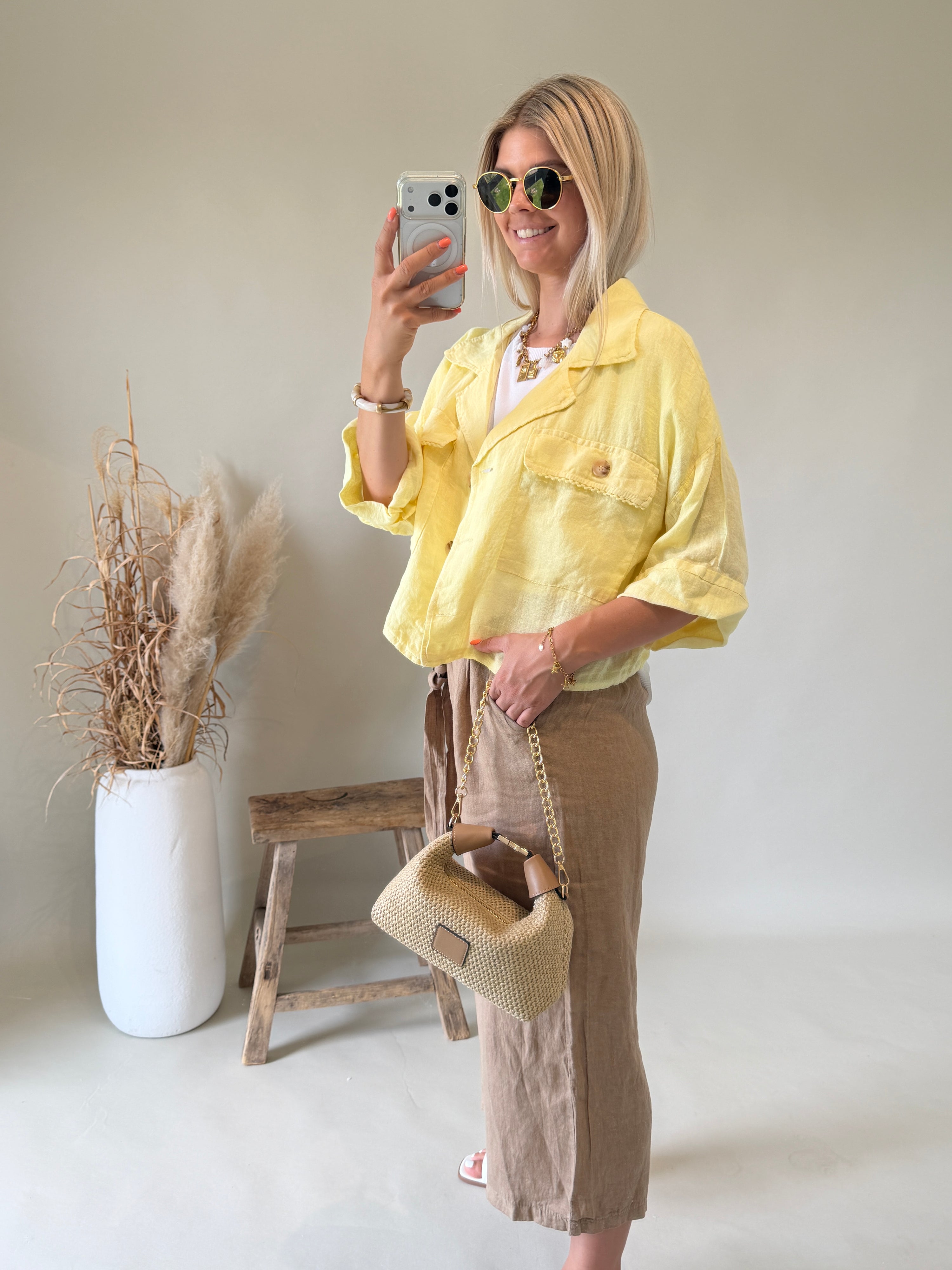 Jacke in Zitronengelb mit Taschen vorne und Spitze