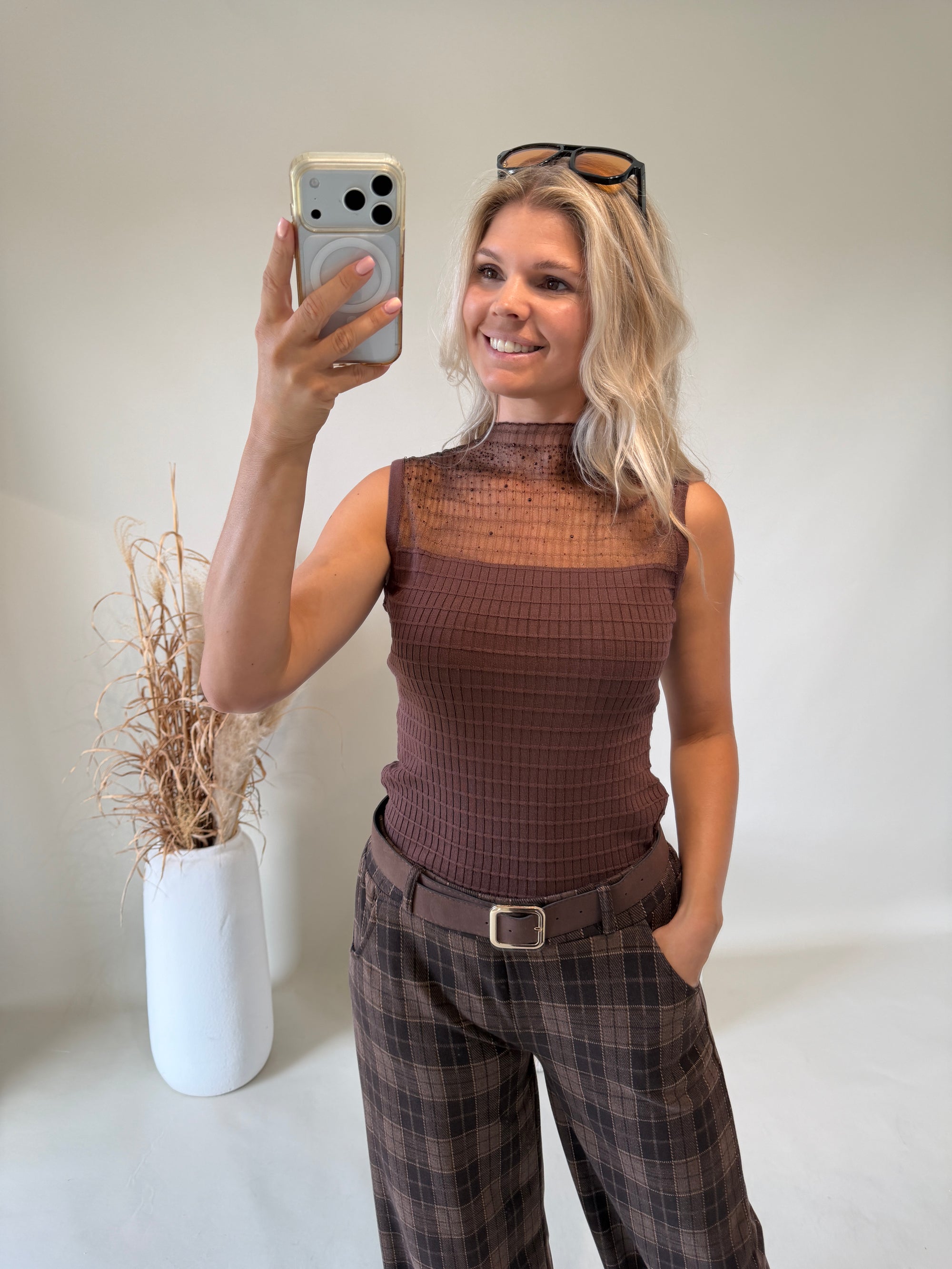 Top in Schokobraun mit Spitze
