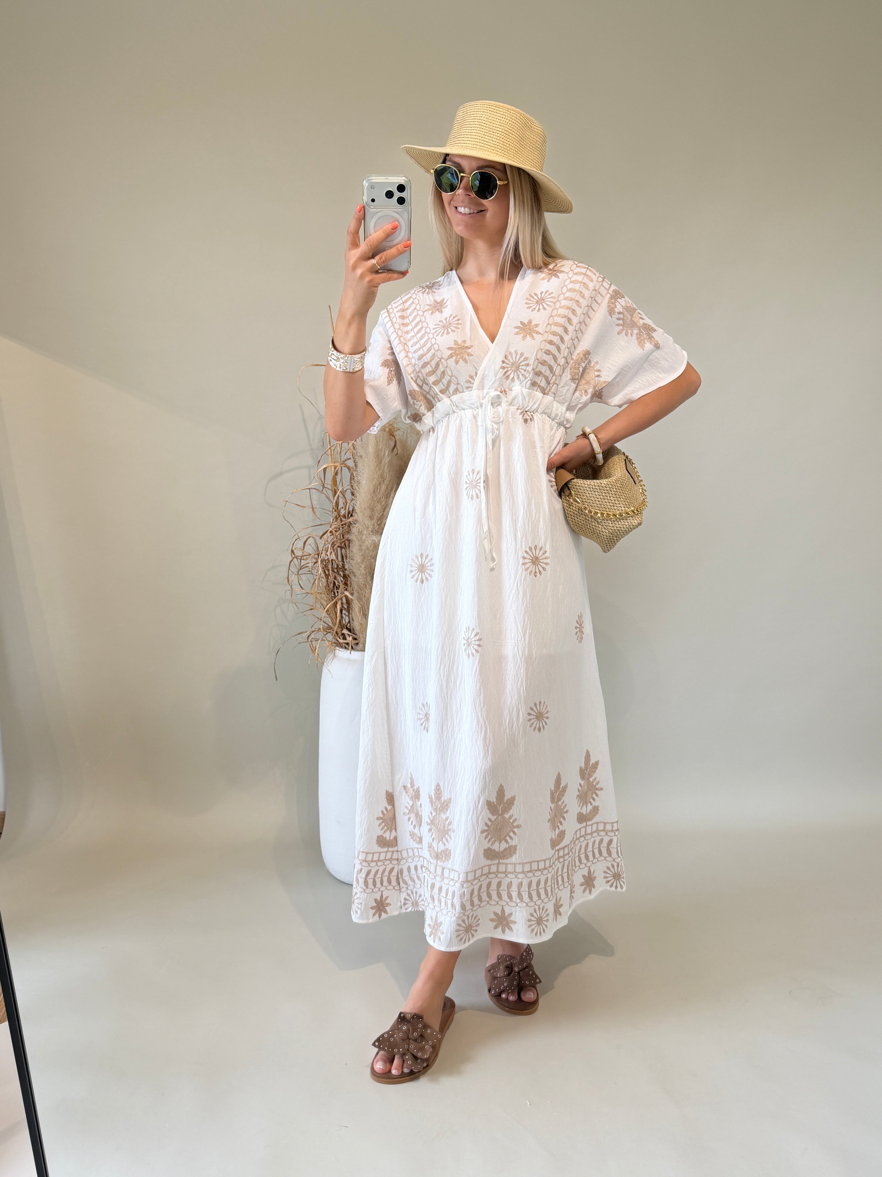 Kleid in Wollweiß mit Bohospitze in Zimt ( Kurzarm )