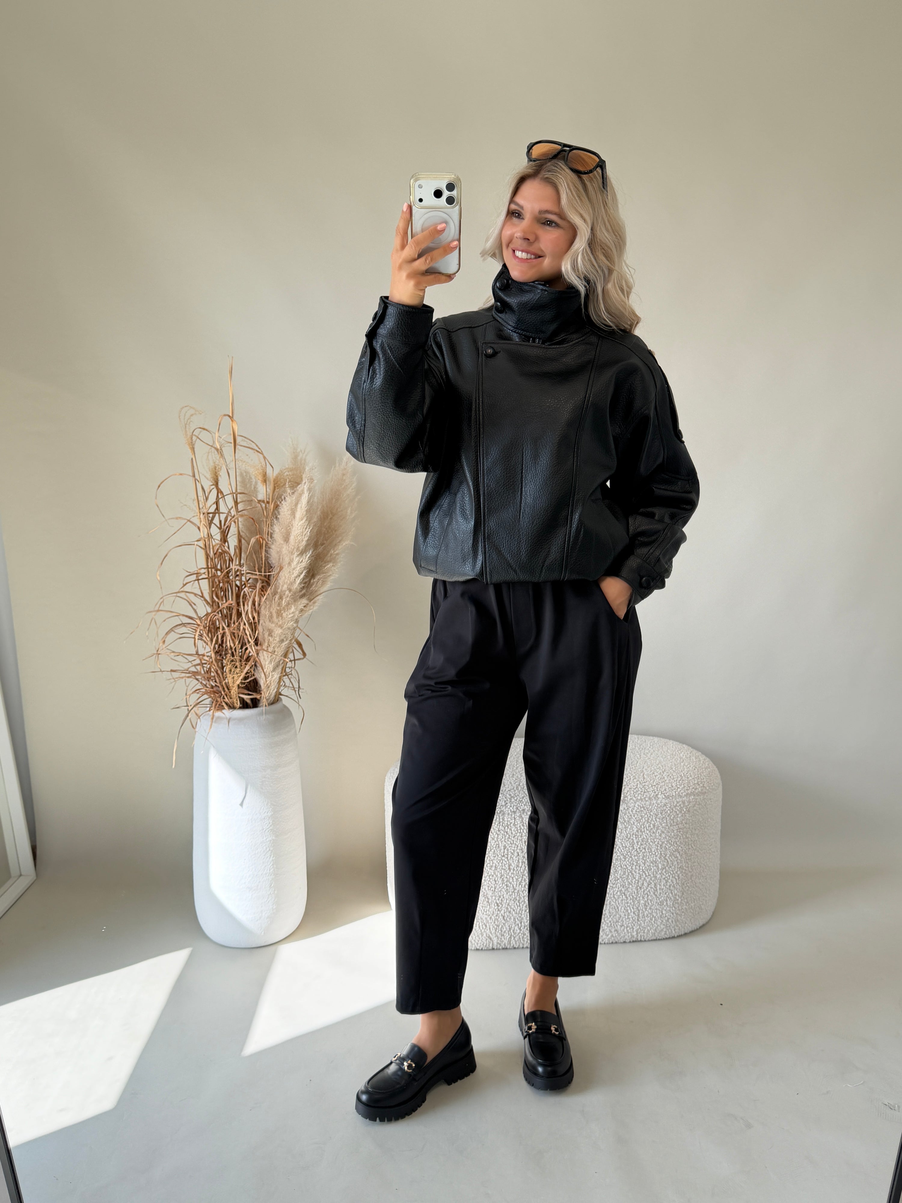 Jacke in Schwarz ( Lederoptik )