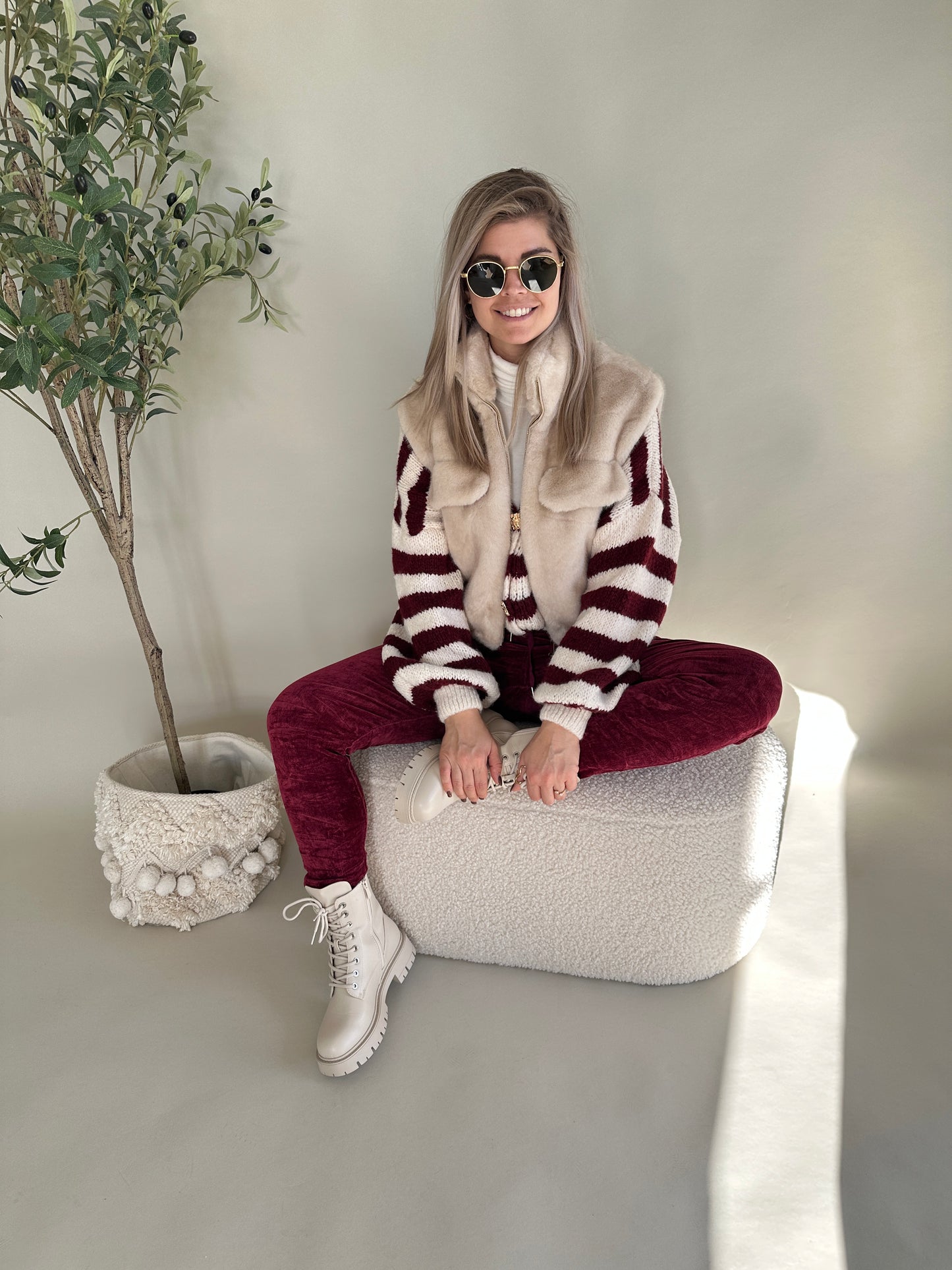 felljacke in beige ärmellos