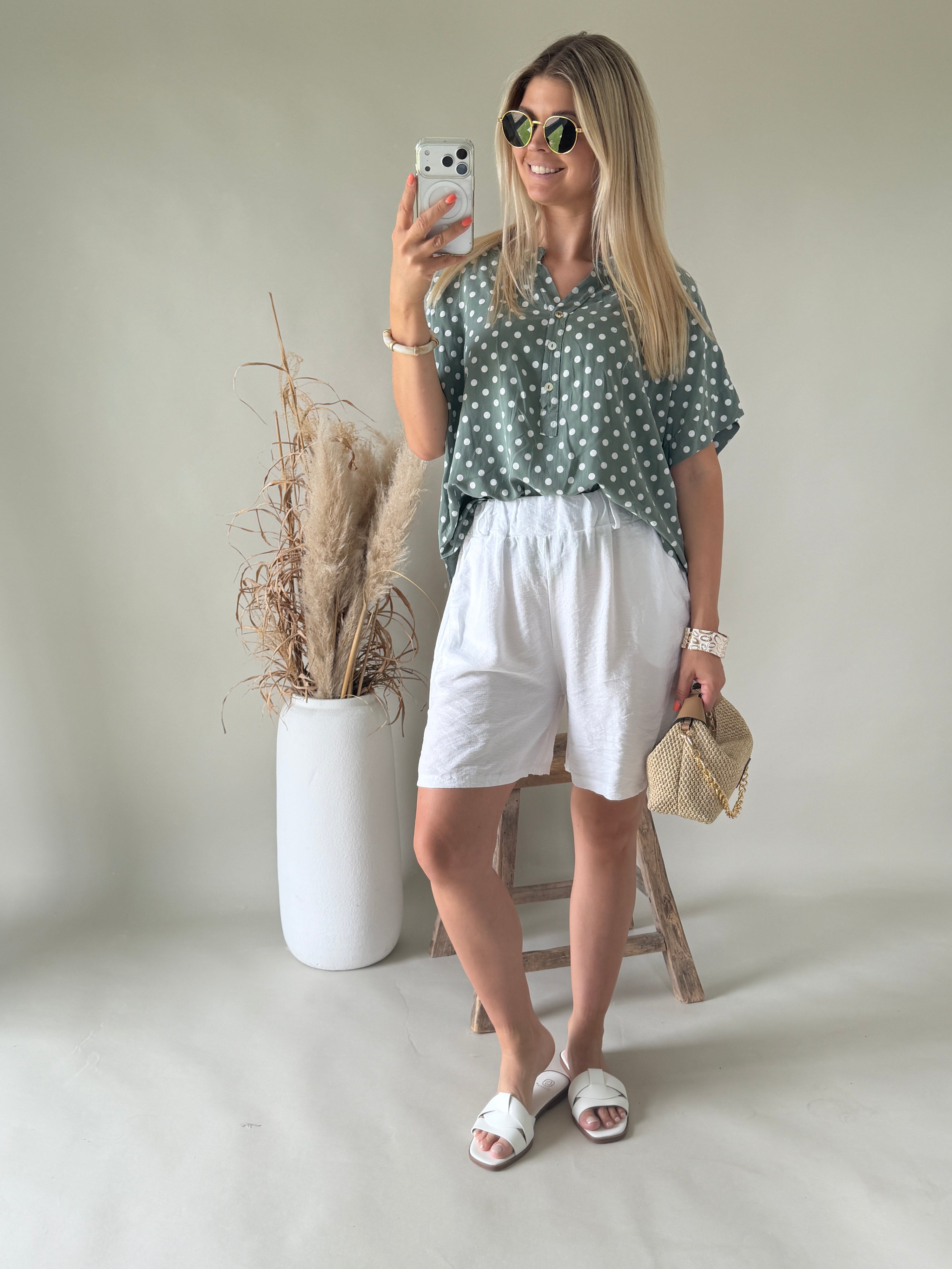 Bluse in Olivgrün mit Punkten
