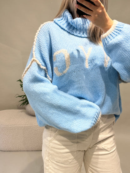 Pullover in Hellblau mit Wollweißer Aufschrift (NYC) mit weitem Rollkragen