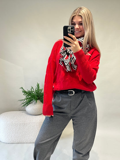 Pullover in Rot mit Muster und Rollkragen