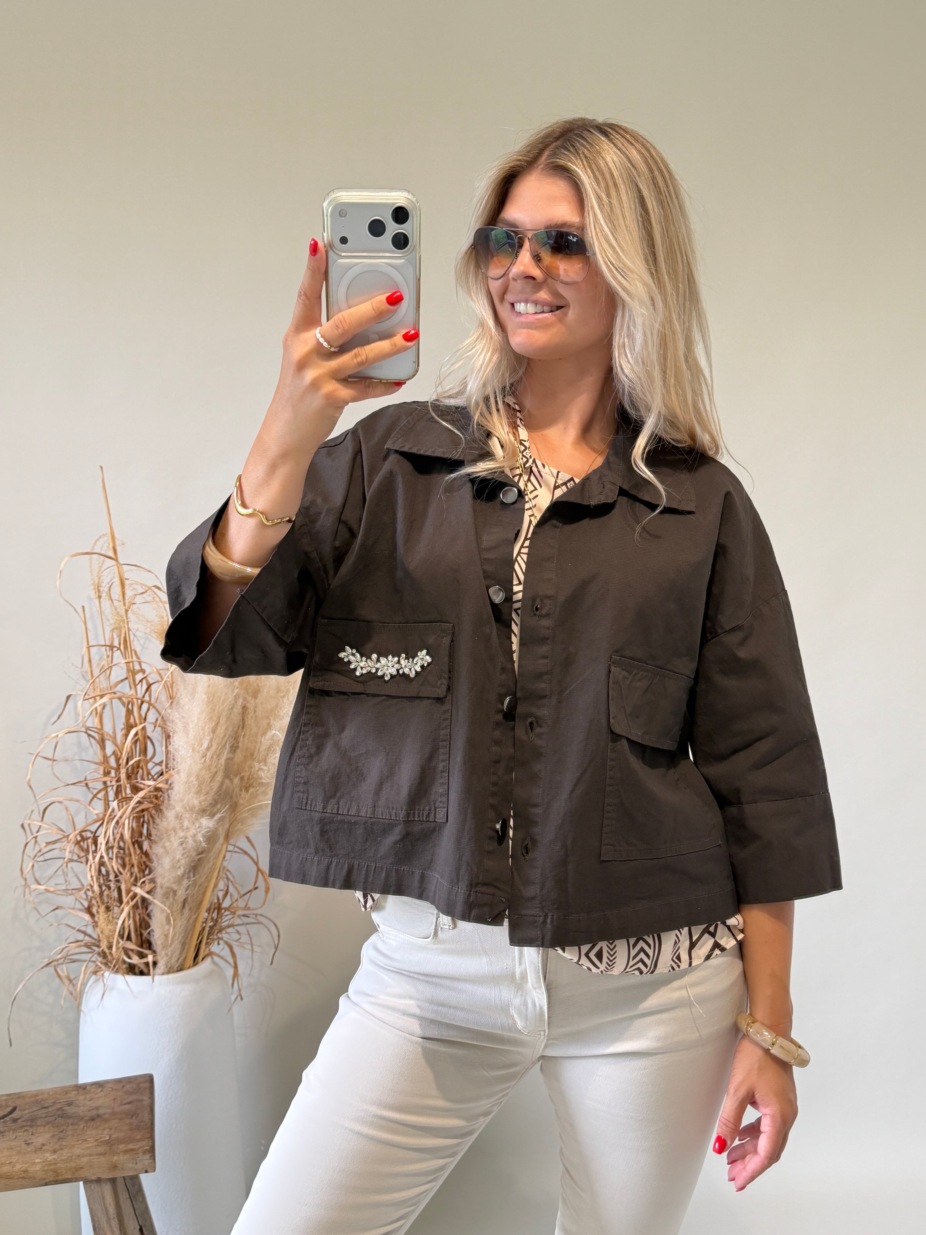 Jacke in Schokobraun mit großen Taschen vorne