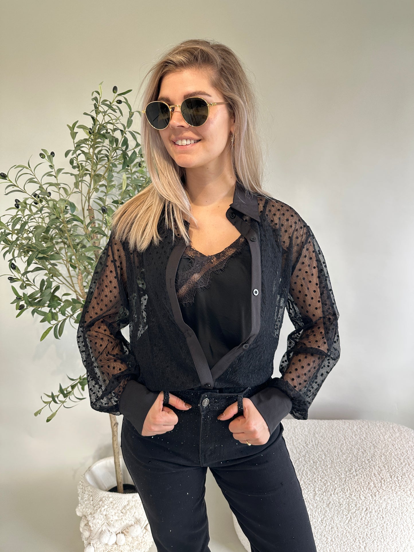 top mit spitze in schwarz