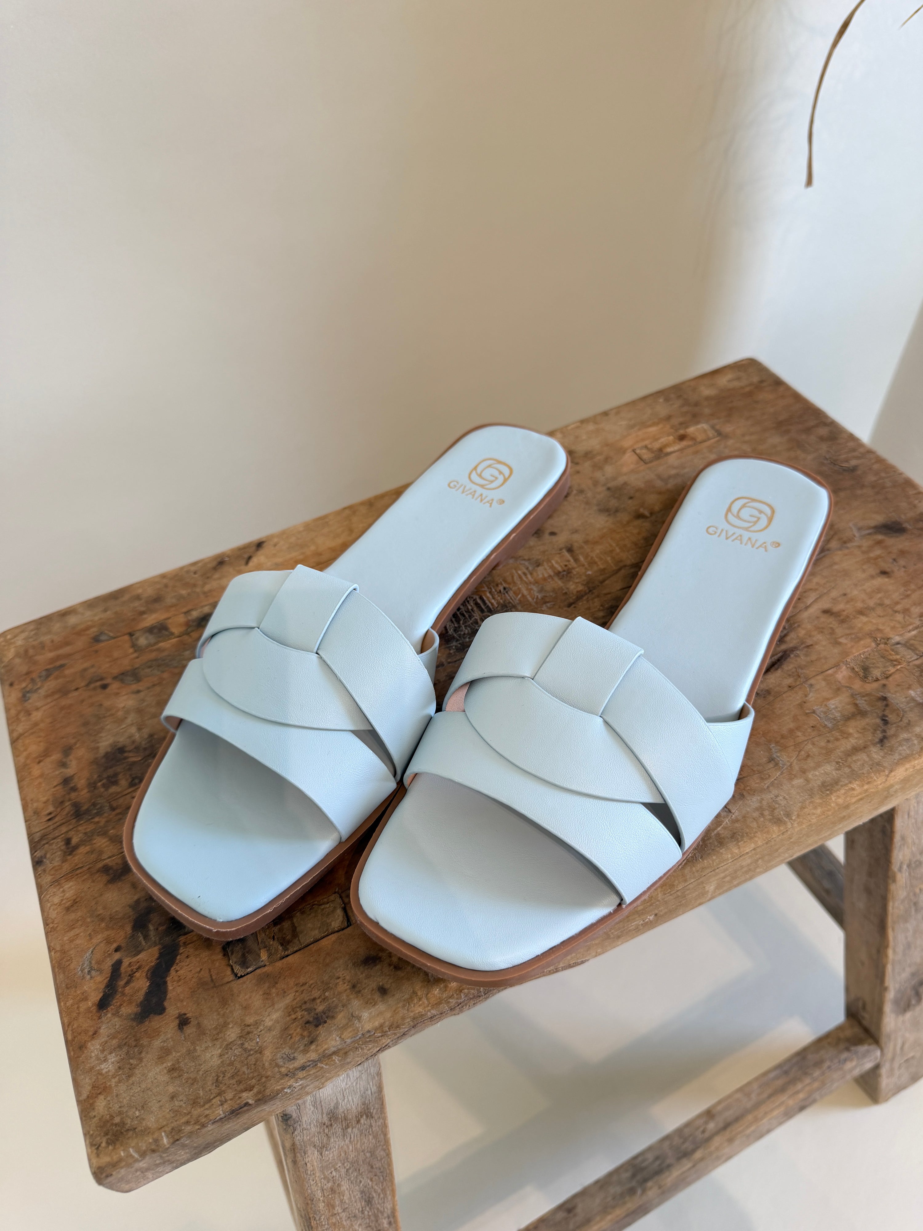 Pantolette in Hellblau