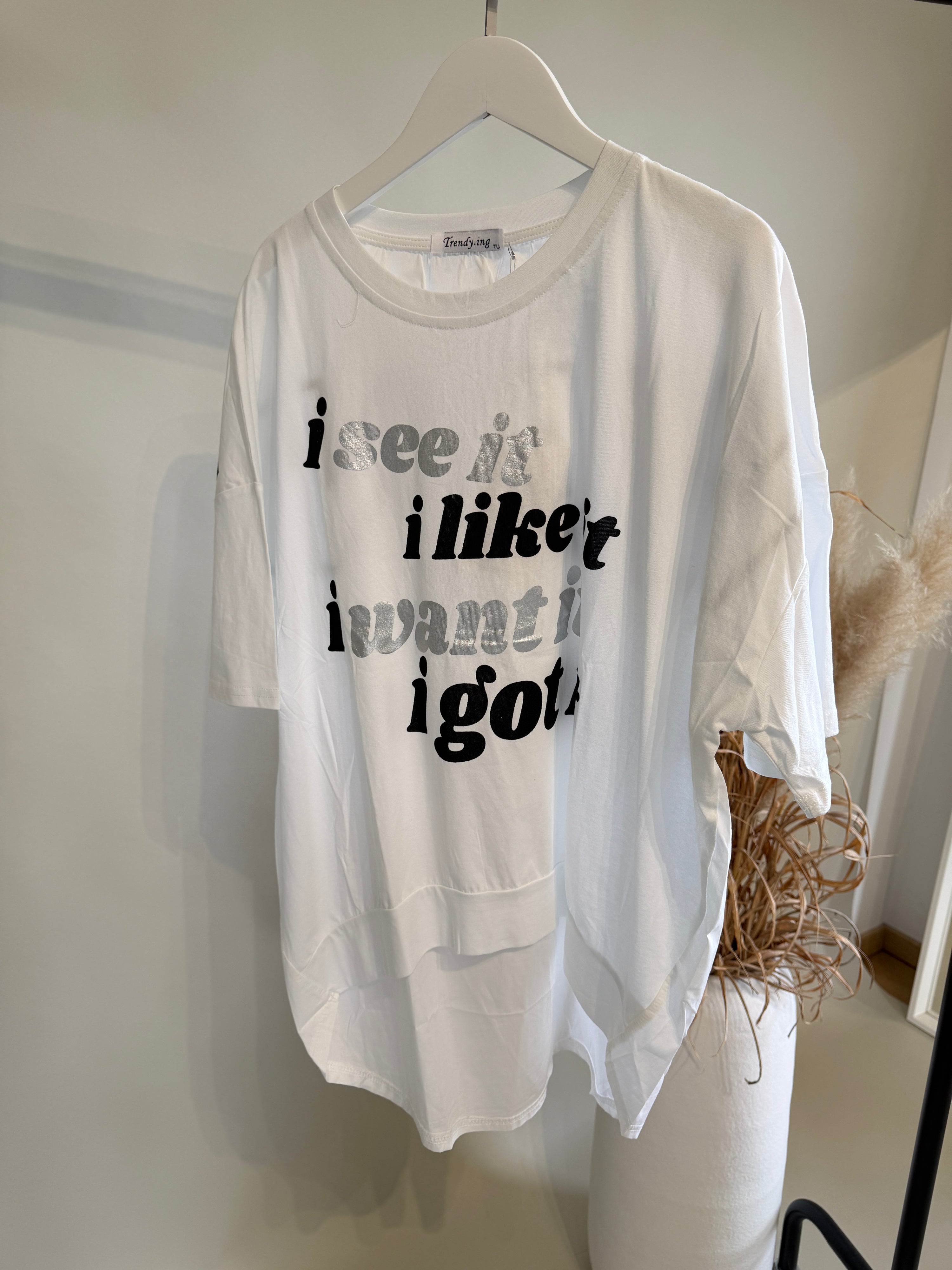 T - Shirt in Weiß mit Aufdruck in Schwarz / Silber
