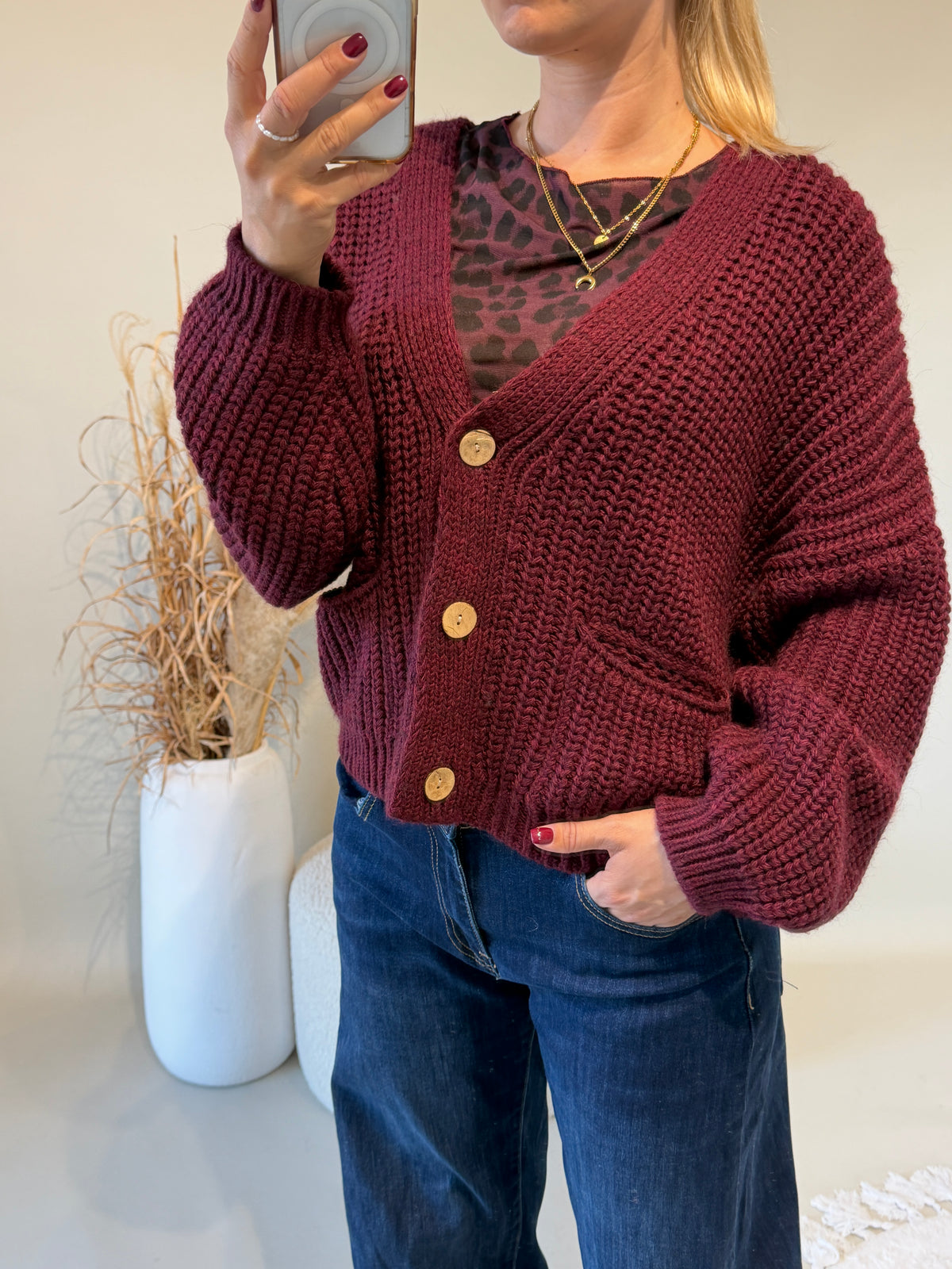 Strickjacke in Bordeaux mit Taschen