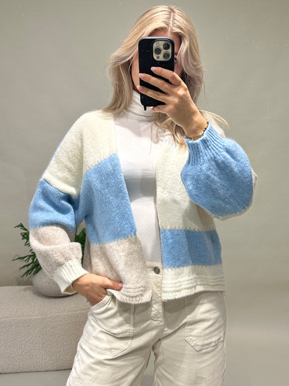 Strickjacke in Hellblau/Wollweiß/Beige ohne Knöpfe