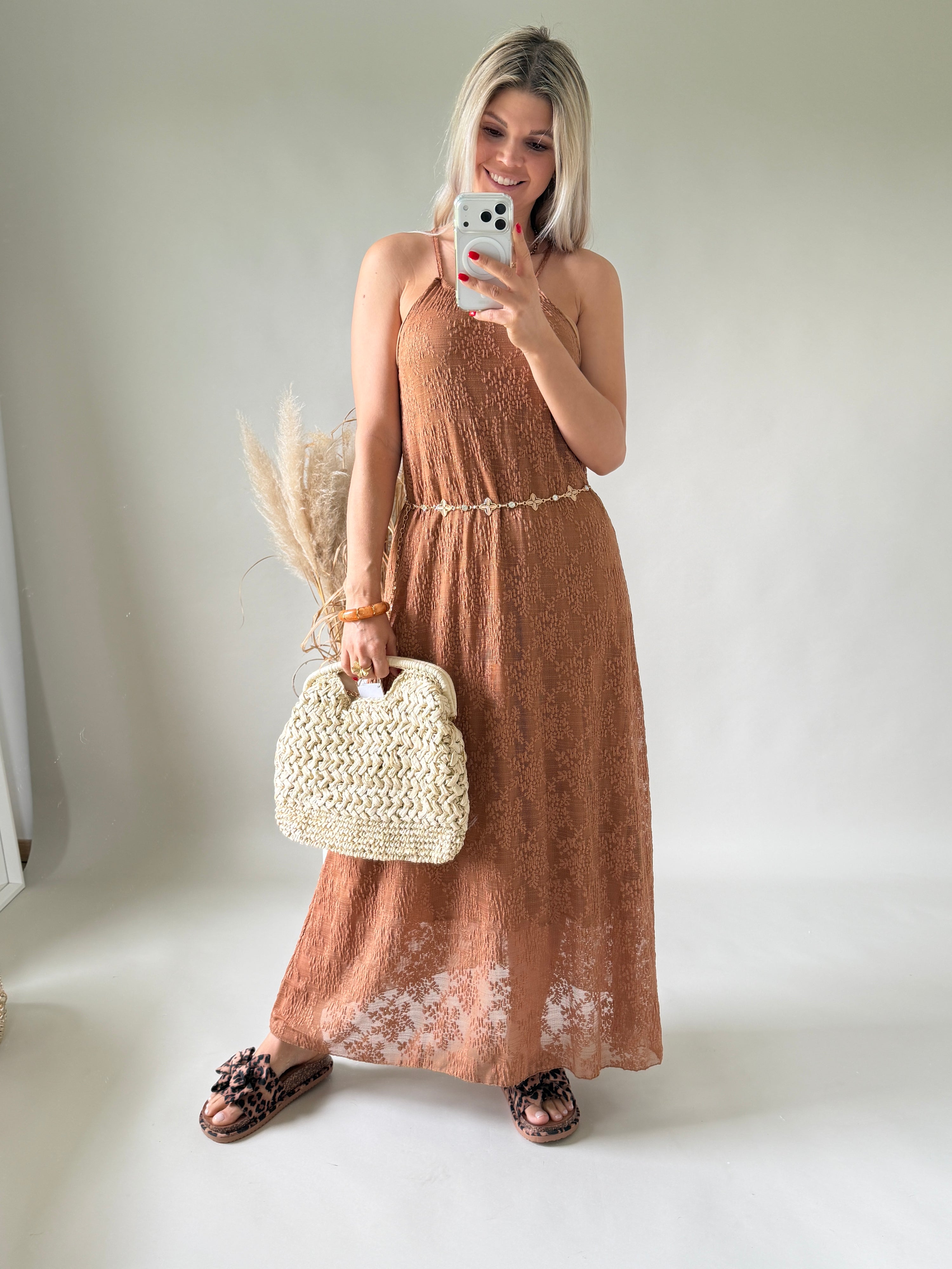 Kleid in Zimt aus Spitze mit Unterkleid