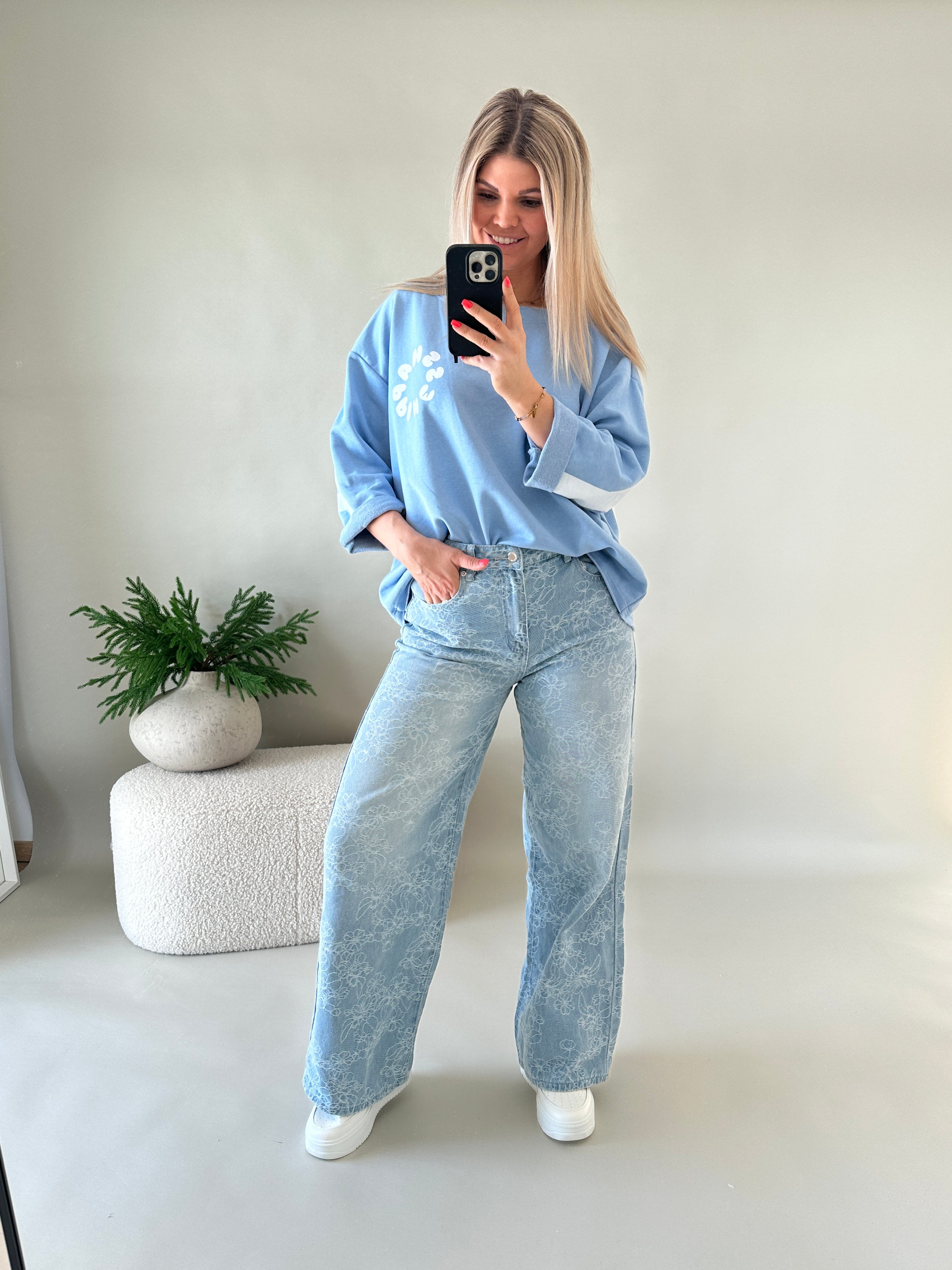 Sweatshirts in Hellblau mit Aufdruck HAPPY in Weiß