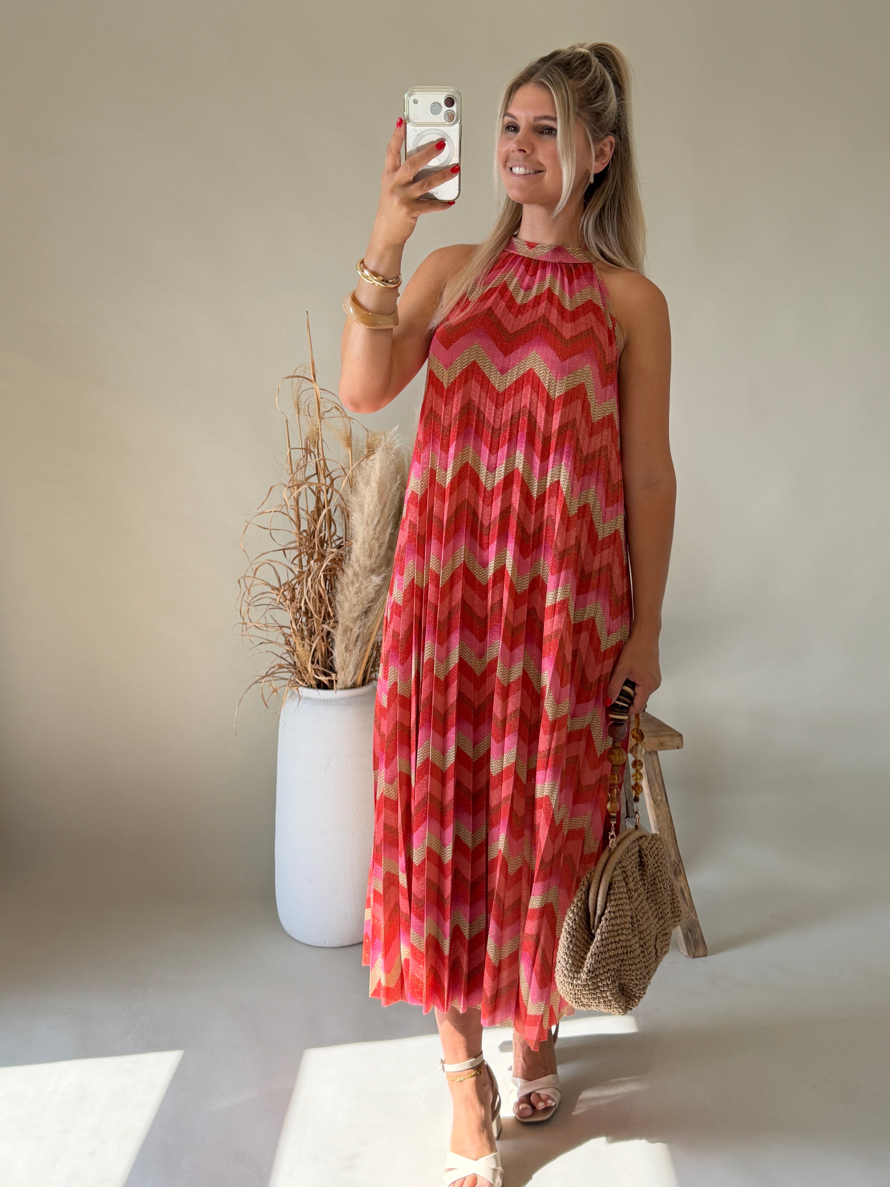 Kleid in Pink / Rot / Gold in Plissee