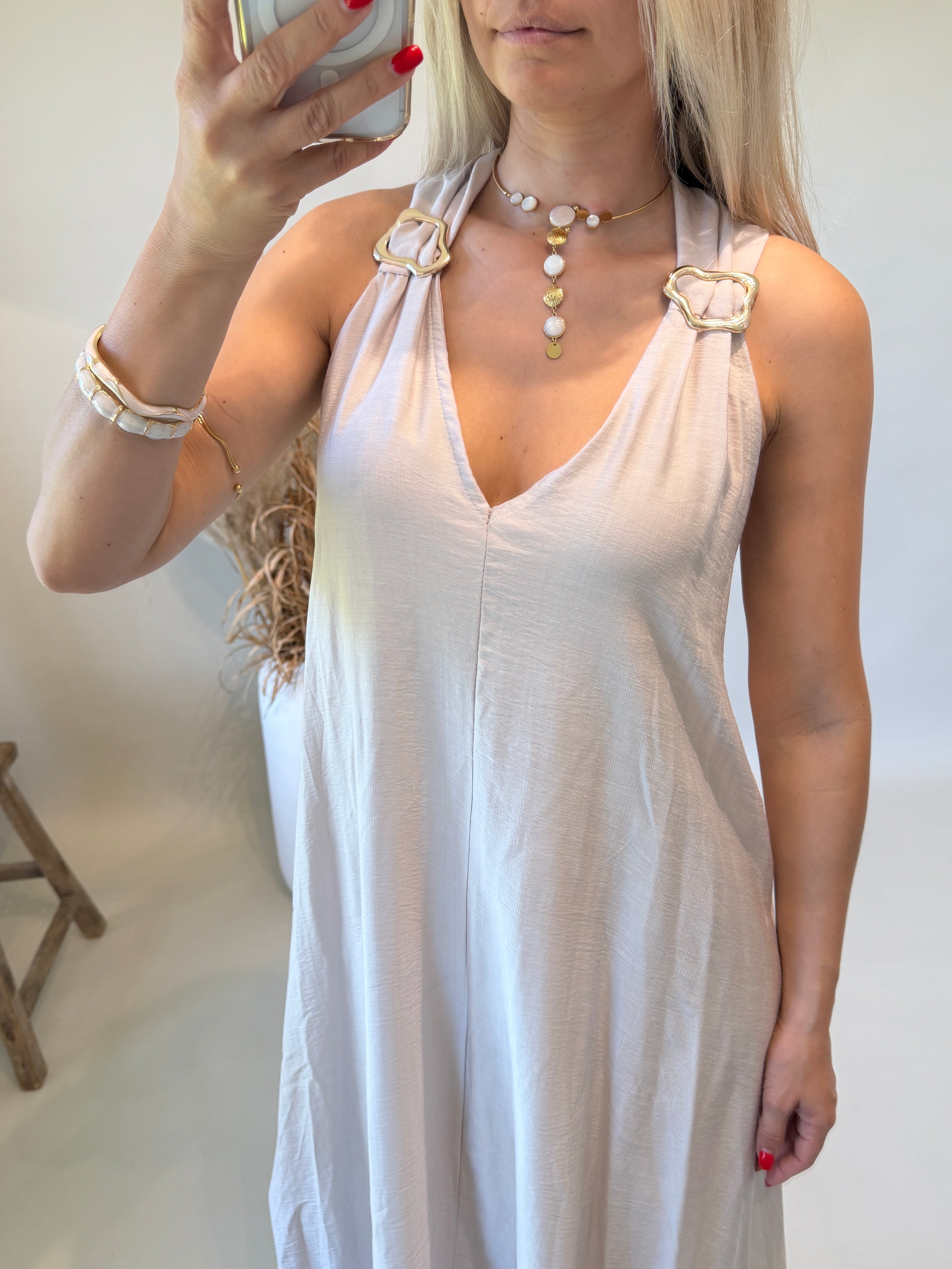 Kleid in Beige mit Spangen