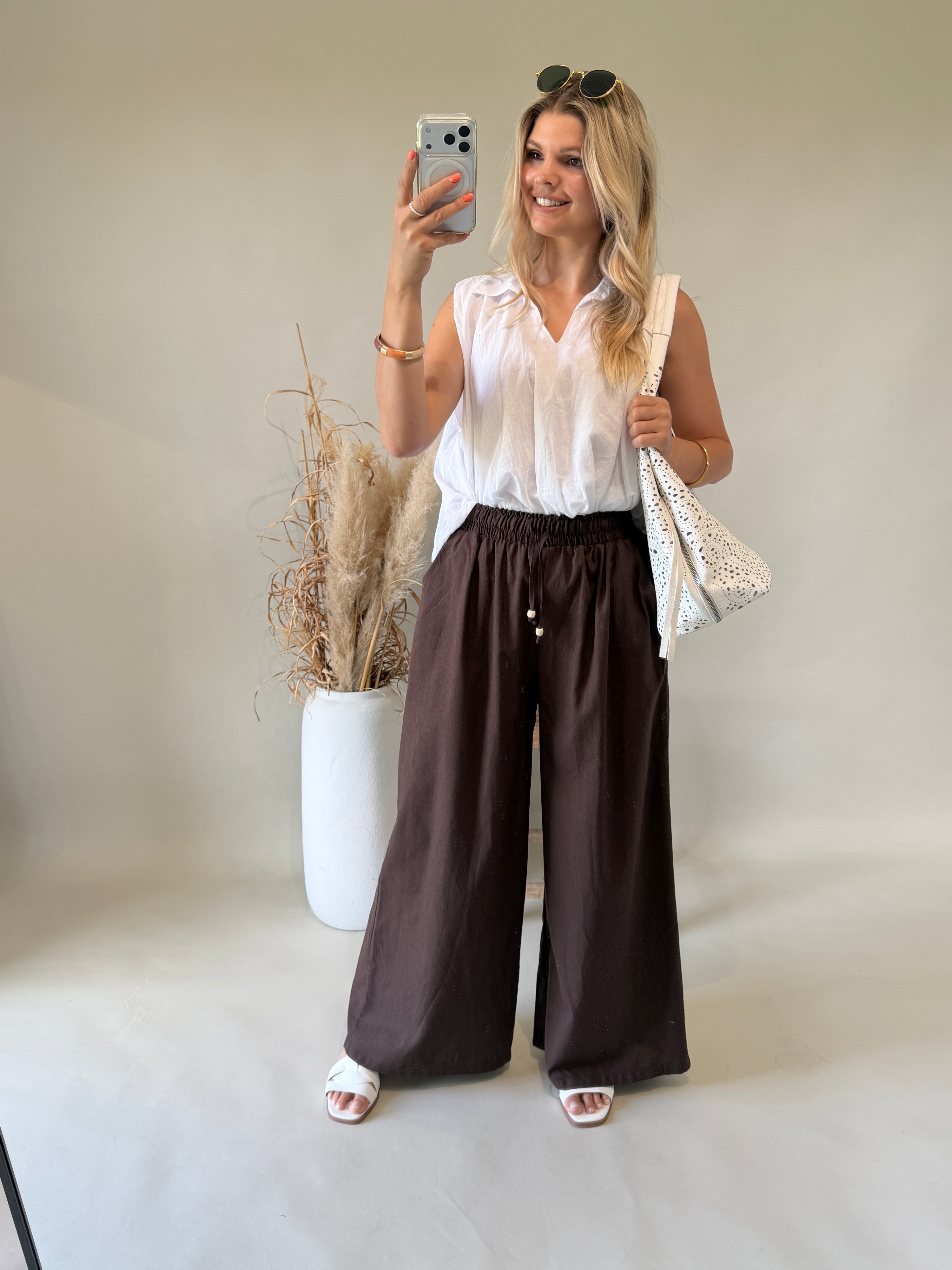 Bluse in Weiß ( Ärmellos mit Kragen )
