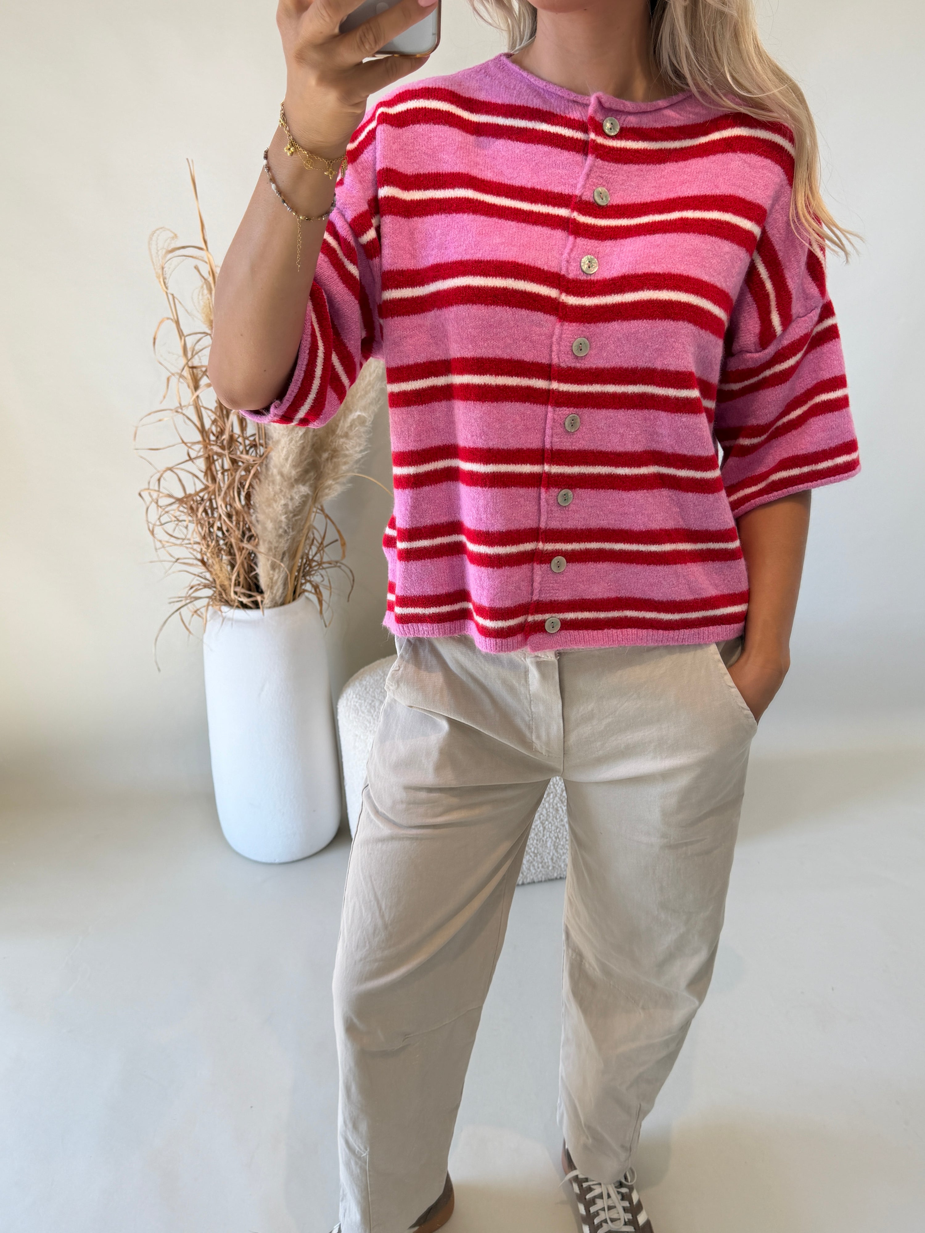 Strickjacke in Pink / Rot gestreift ( Kurzarm )
