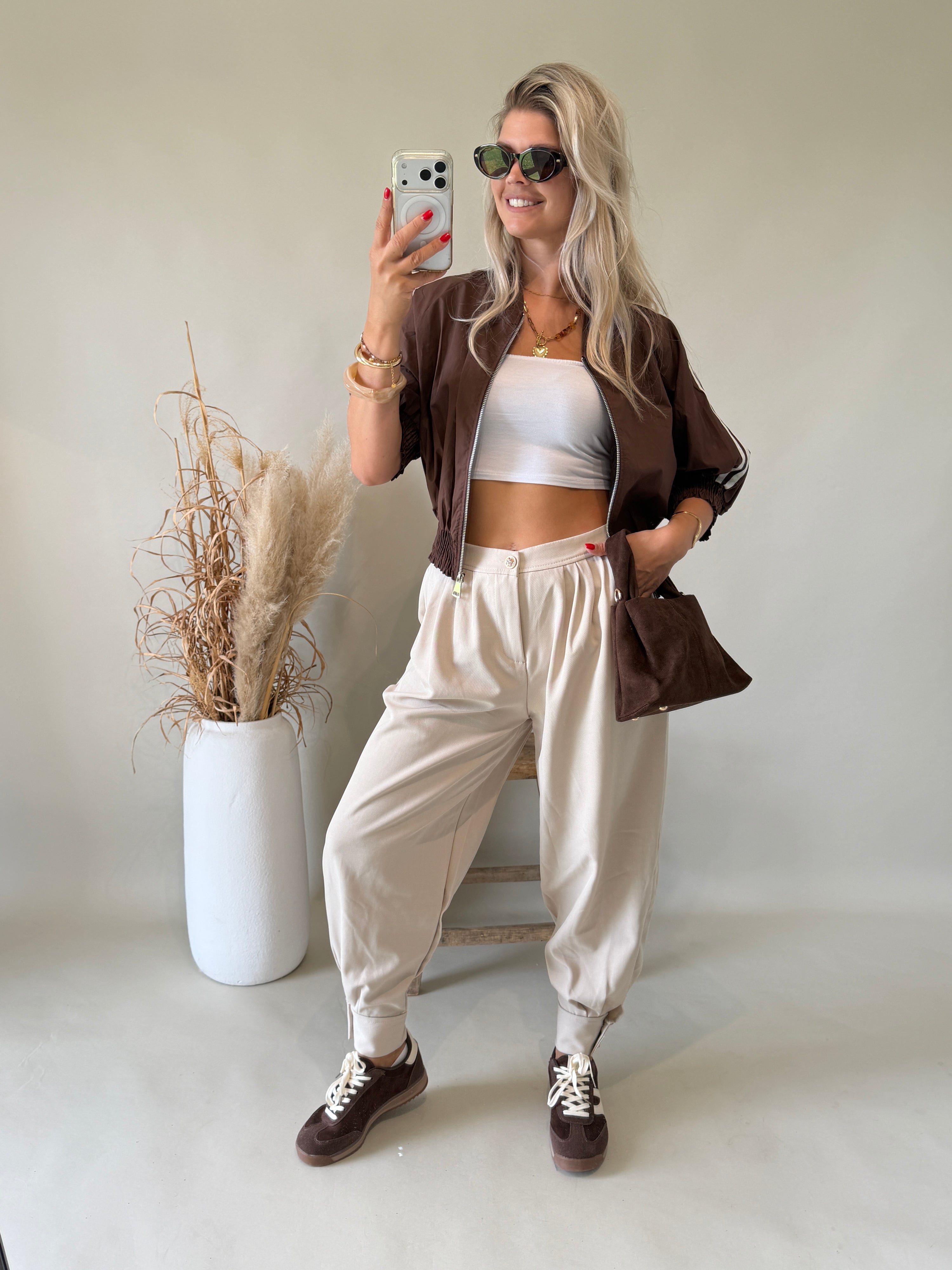 Hose in Beige mit Bundfalten